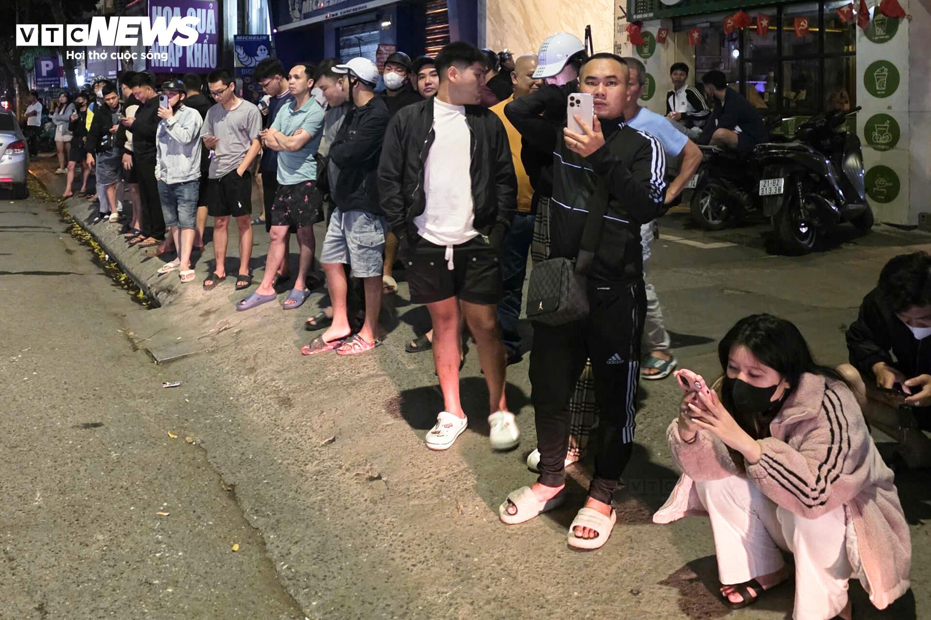 Hiện trường ô tô 'điên' tông liên hoàn khiến 2 người bị thương - 9