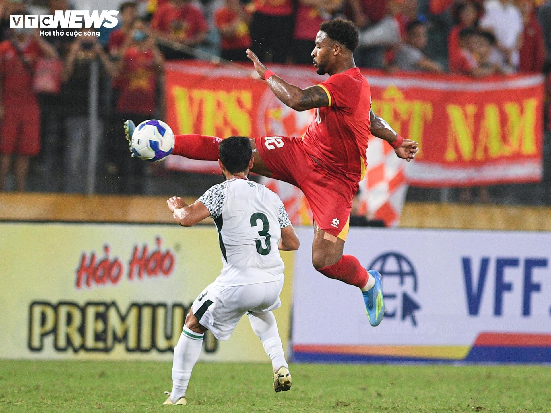Ra mắt tuyển Việt Nam, Đỗ Hoàng Hên chơi bùng nổ trước Bangladesh - 7