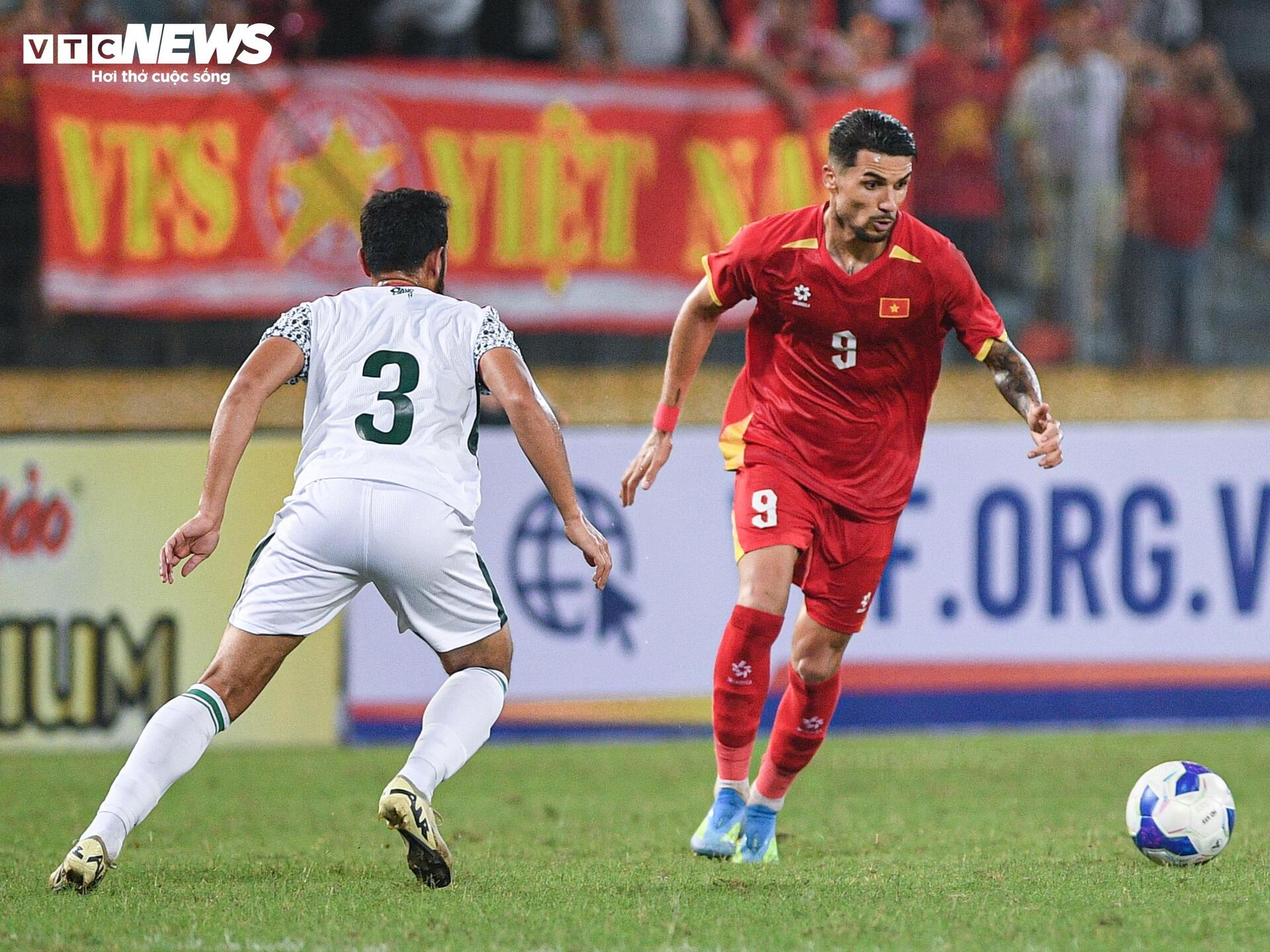 Ra mắt tuyển Việt Nam, Đỗ Hoàng Hên chơi bùng nổ trước Bangladesh - 8