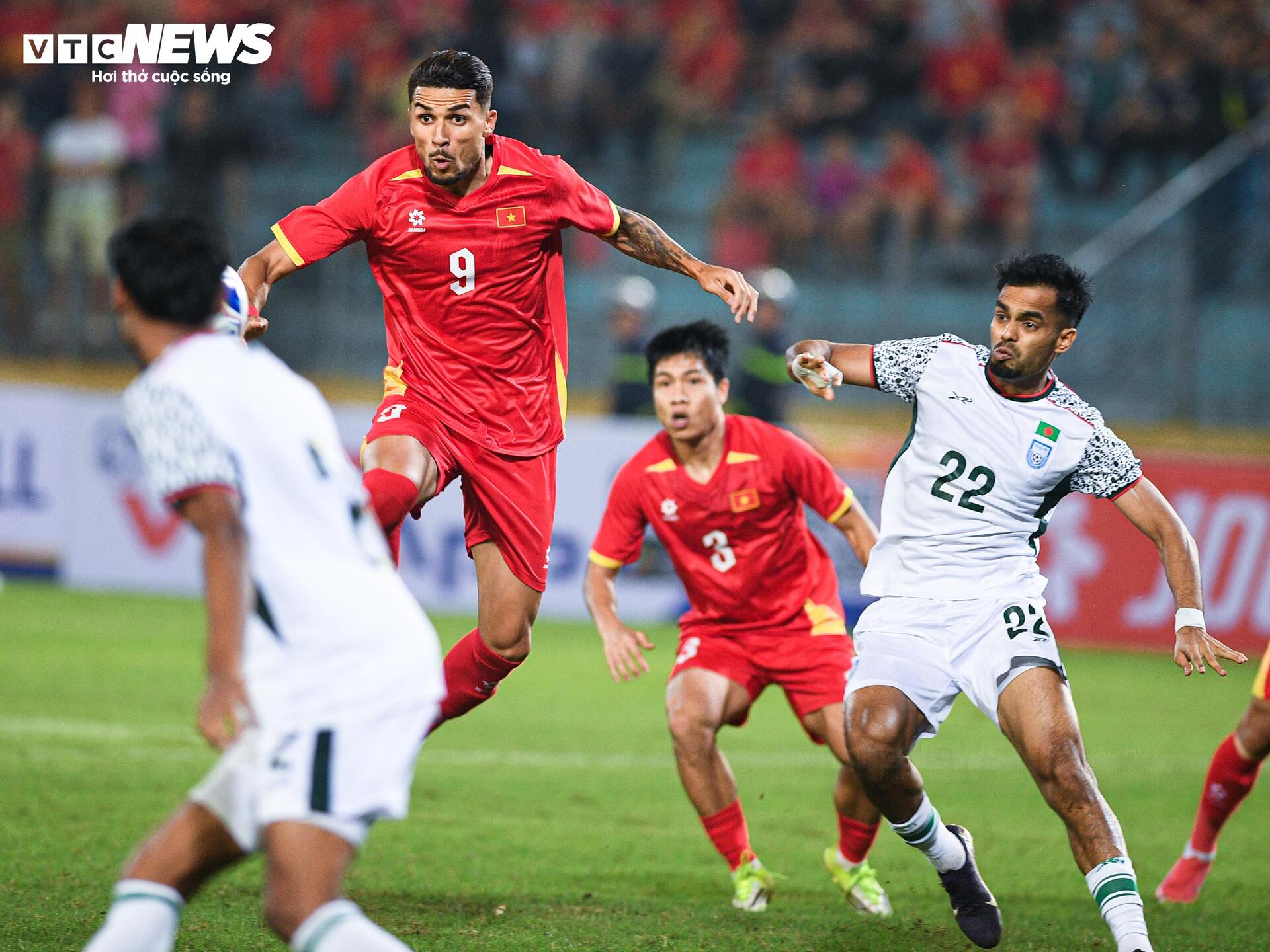 Ra mắt tuyển Việt Nam, Đỗ Hoàng Hên chơi bùng nổ trước Bangladesh - 3