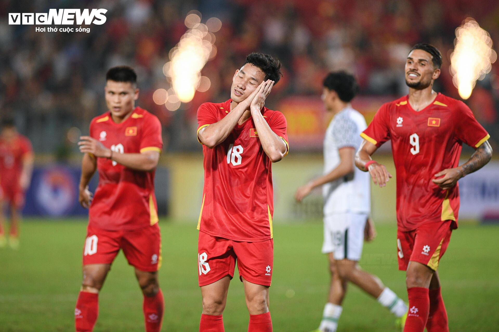 Dàn sao CLB Hà Nội bùng nổ, tuyển Việt Nam thắng dễ Bangladesh - 14