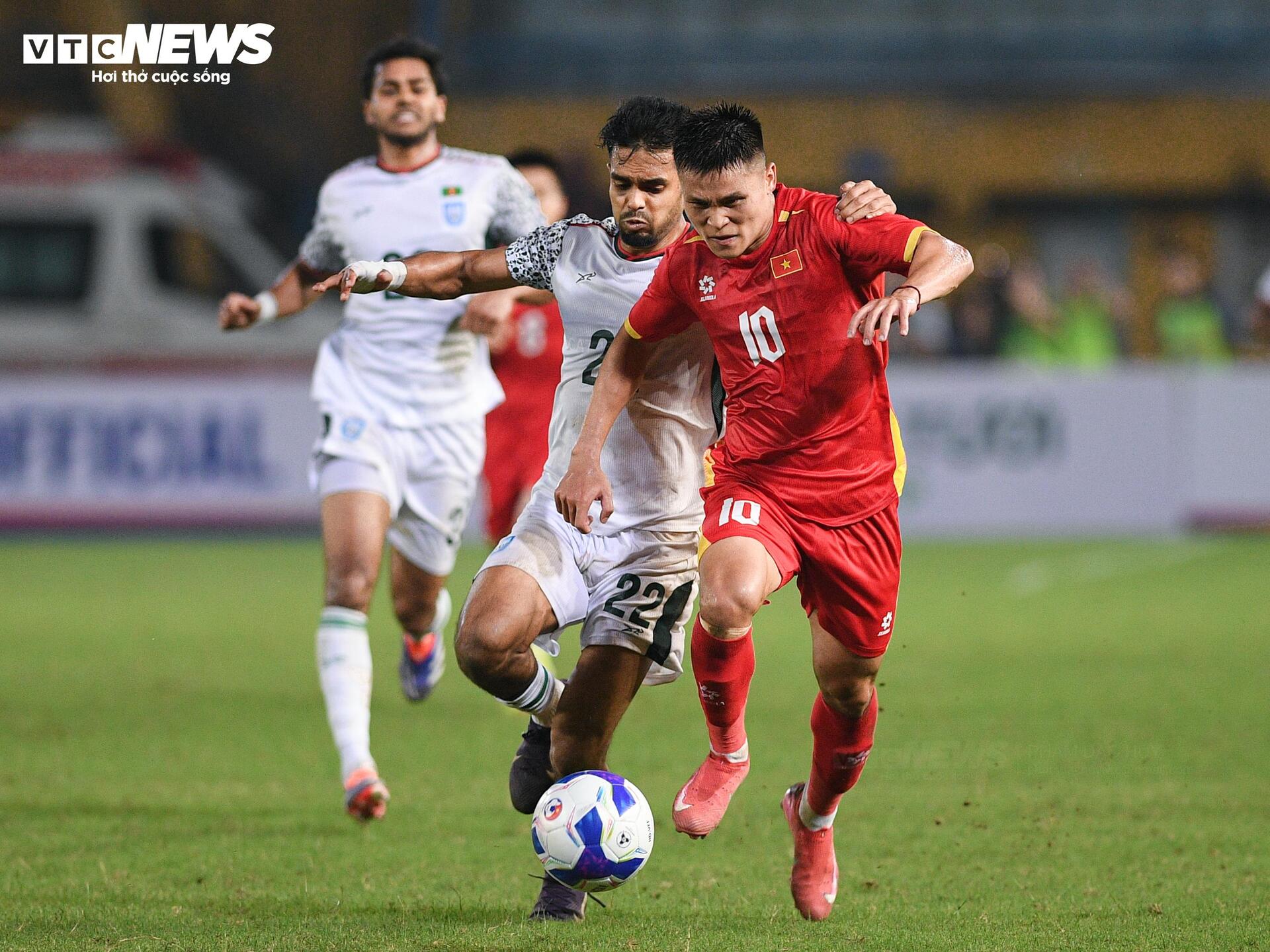 Dàn sao CLB Hà Nội bùng nổ, tuyển Việt Nam thắng dễ Bangladesh - 10