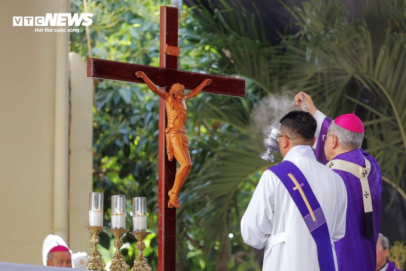 Thánh lễ an táng Đức Hồng y Gioan Baotixita Phạm Minh Mẫn - 8