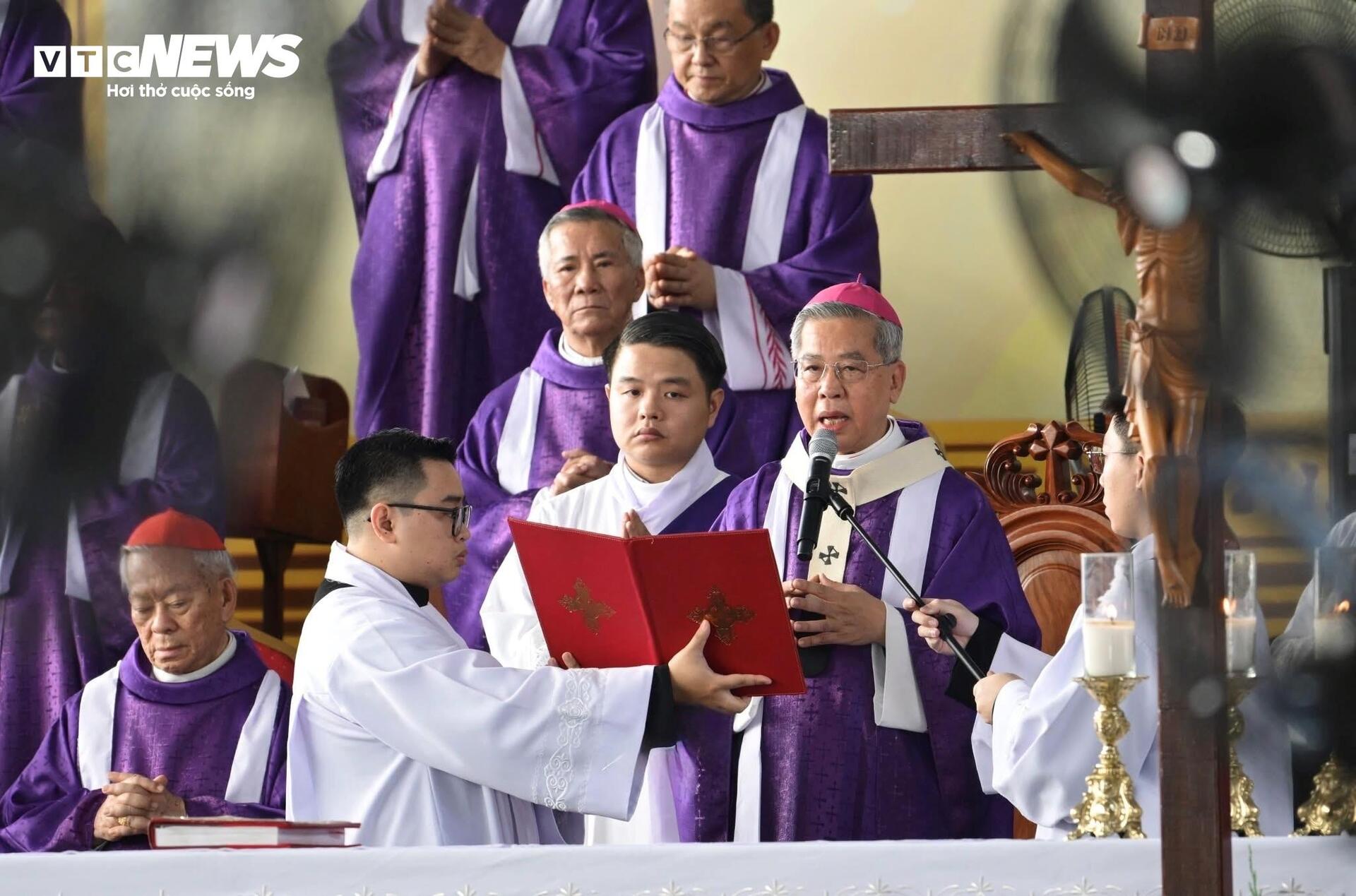 Thánh lễ an táng Đức Hồng y Gioan Baotixita Phạm Minh Mẫn - 9