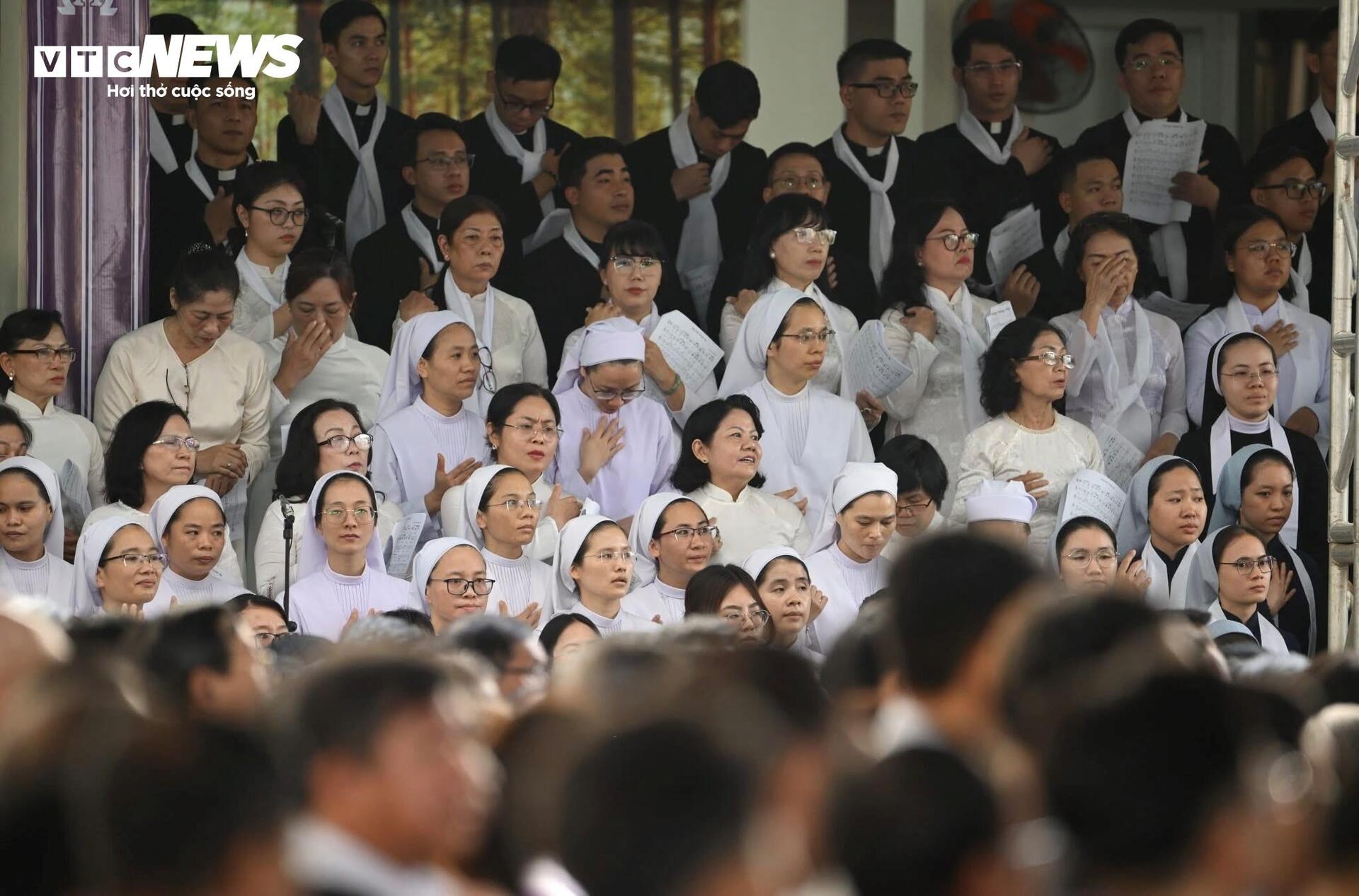 Thánh lễ an táng Đức Hồng y Gioan Baotixita Phạm Minh Mẫn - 12