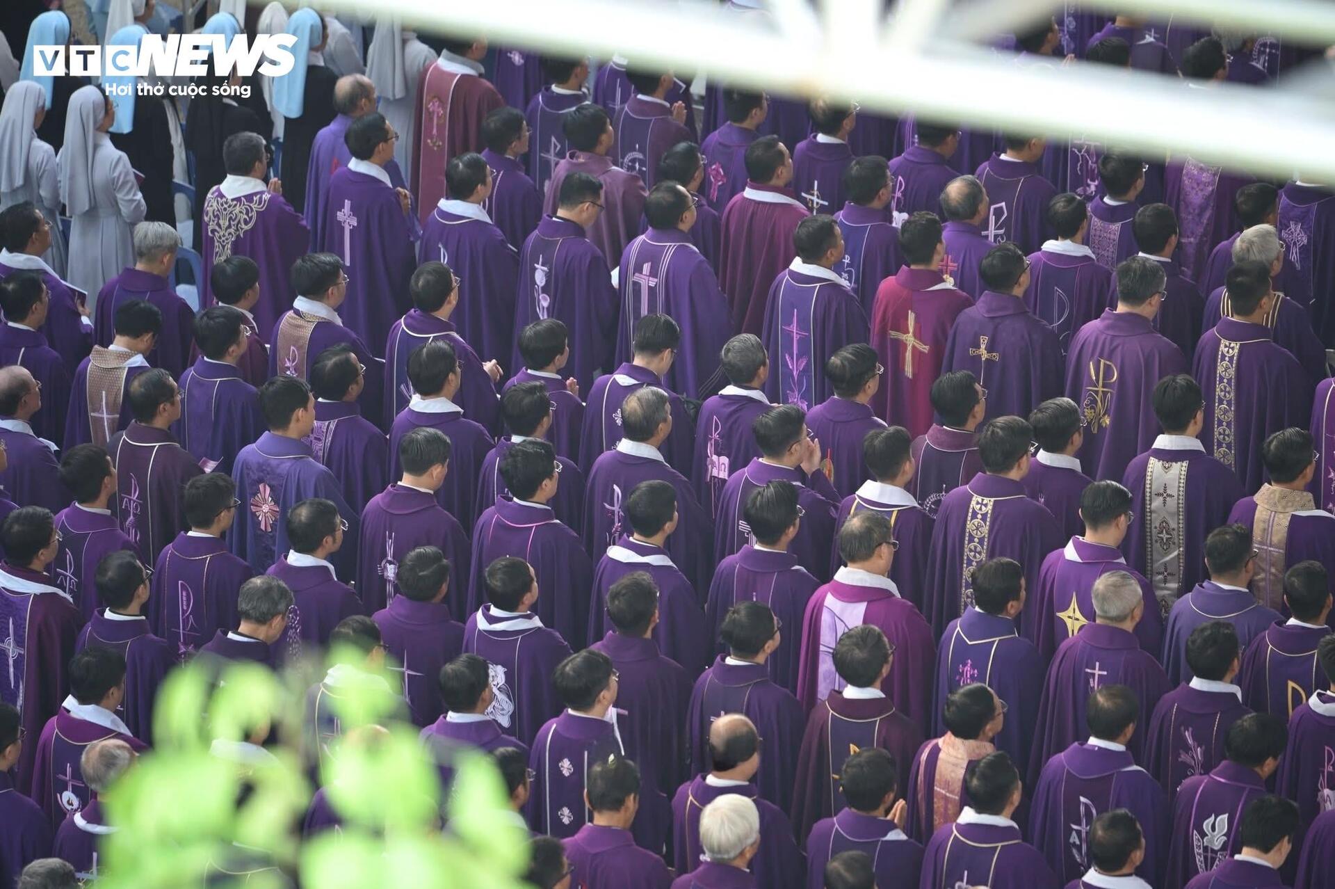 Thánh lễ an táng Đức Hồng y Gioan Baotixita Phạm Minh Mẫn - 6