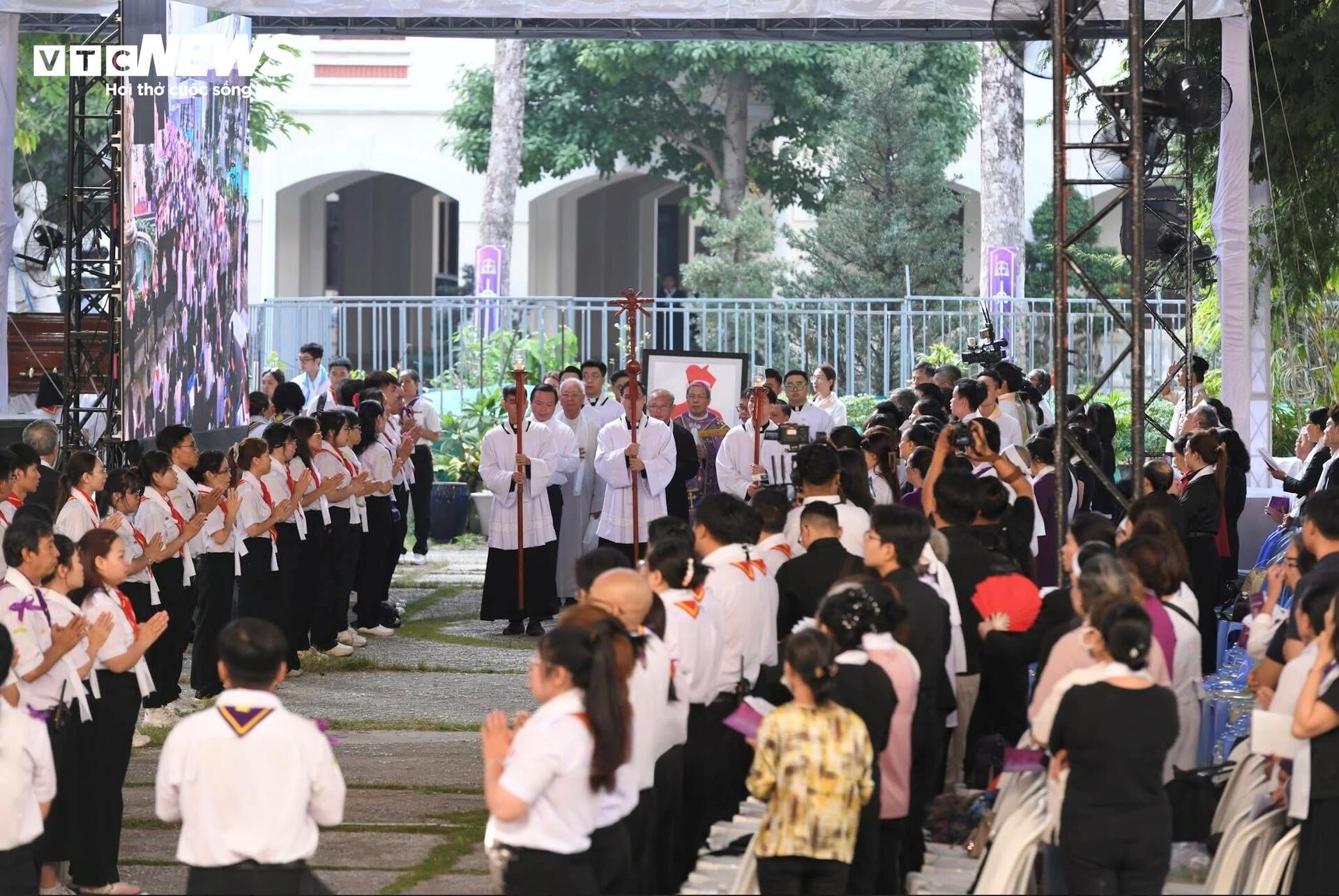 Thánh lễ an táng Đức Hồng y Gioan Baotixita Phạm Minh Mẫn - 3