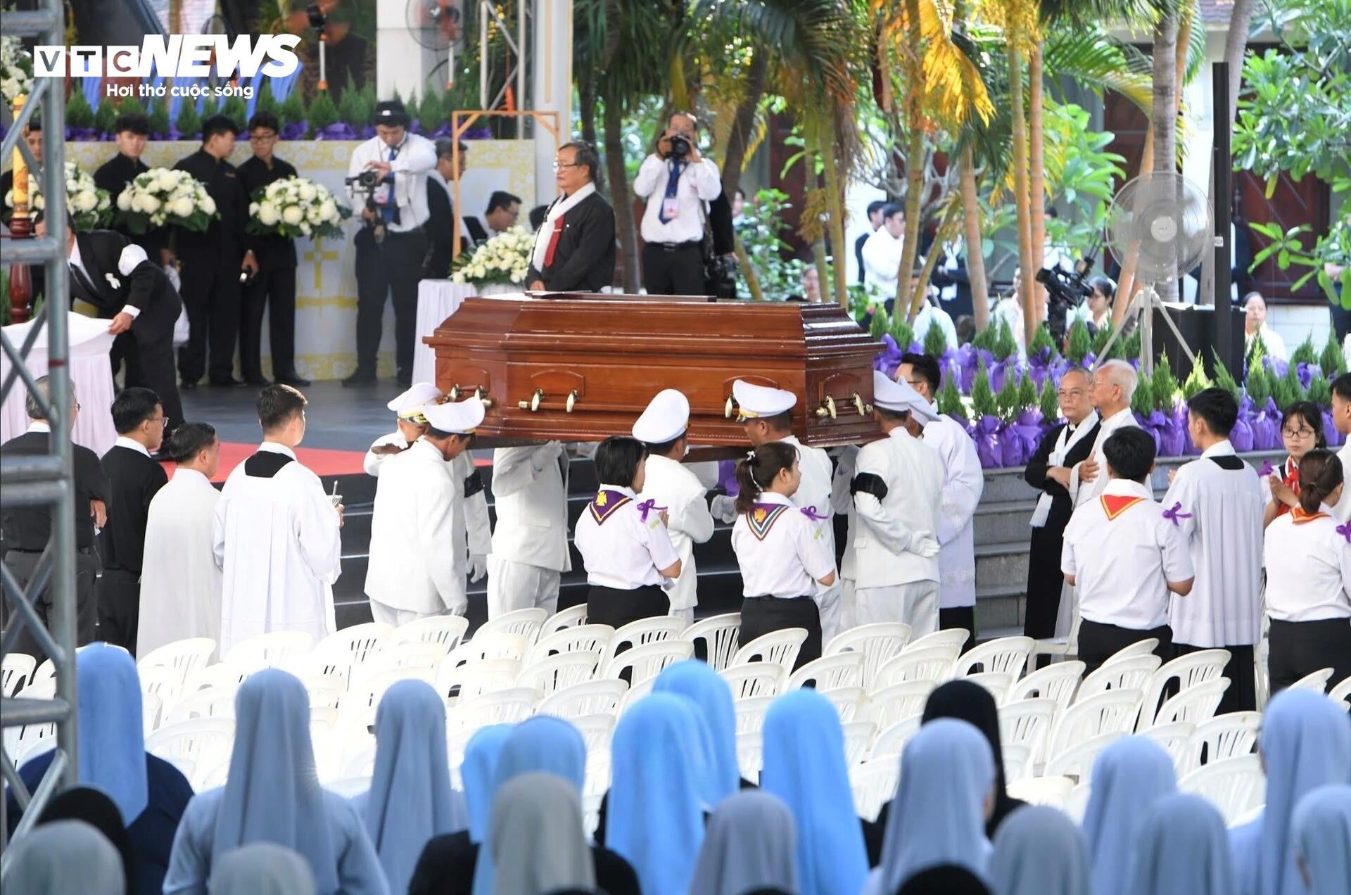 Thánh lễ an táng Đức Hồng y Gioan Baotixita Phạm Minh Mẫn - 4