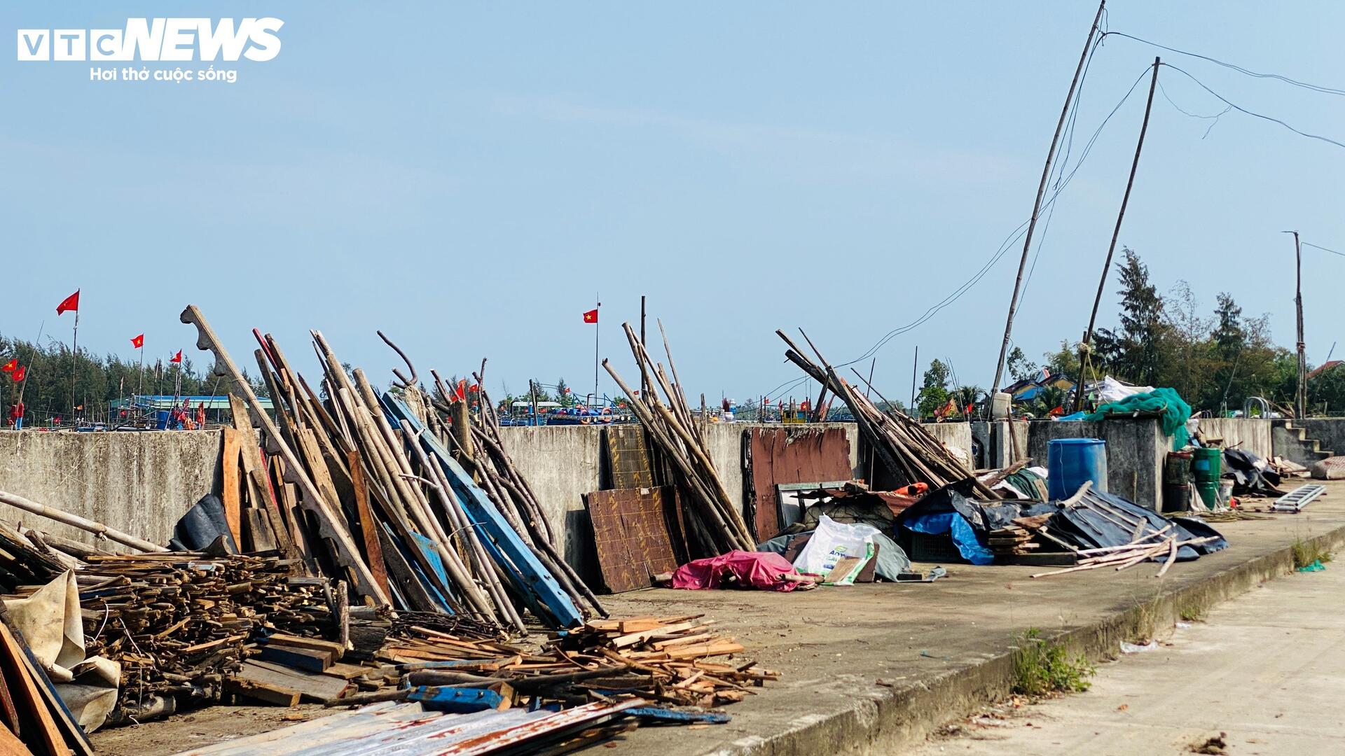 Cảng cá 120 tỷ xây xong 'chỉ để ngắm', ngư dân chờ hoài chẳng thấy cảnh bán buôn - 6