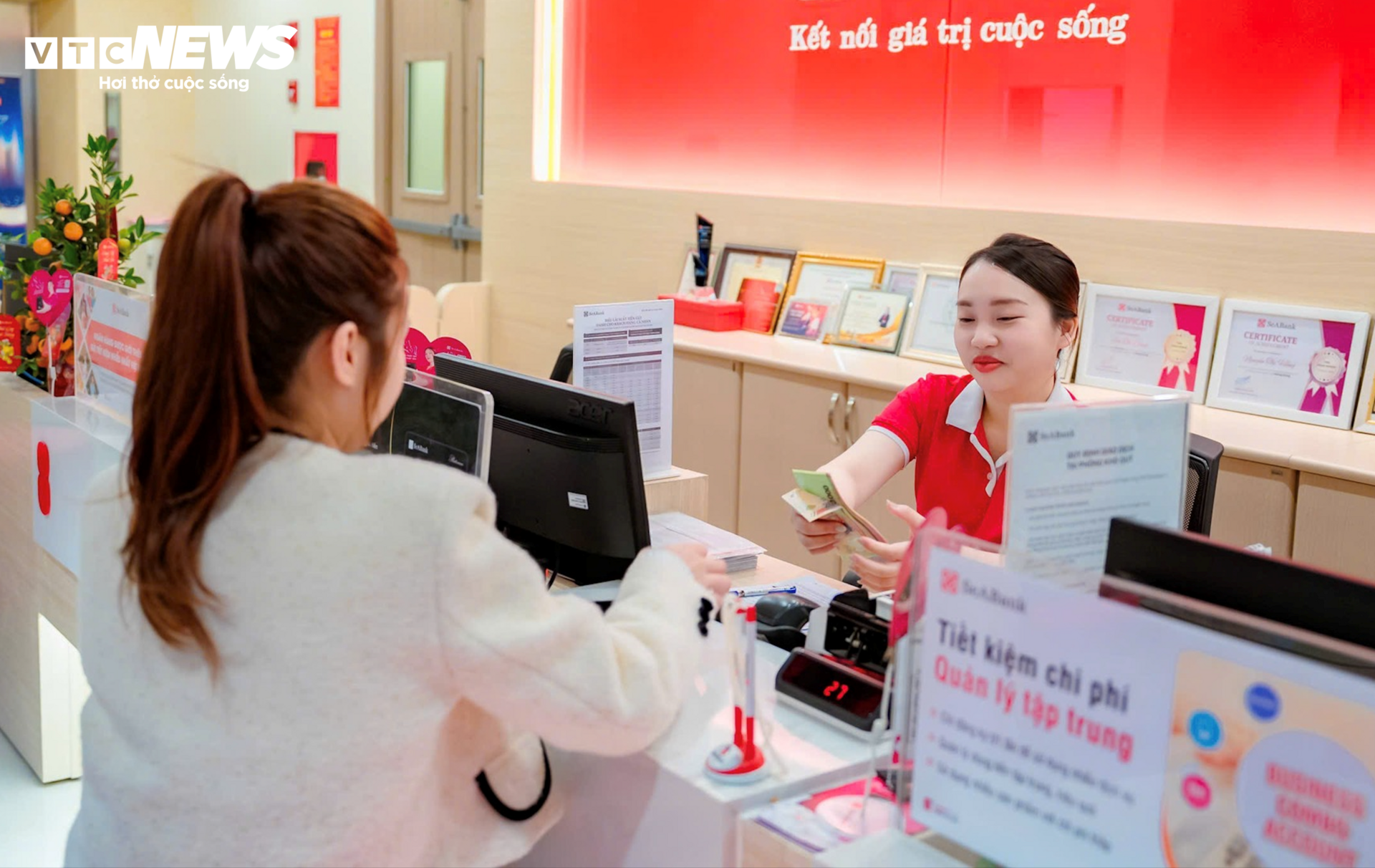 Nhà đầu tư cá nhân rút vốn khỏi vàng, đổ tiền sang ngân hàng và bất động sản - 2