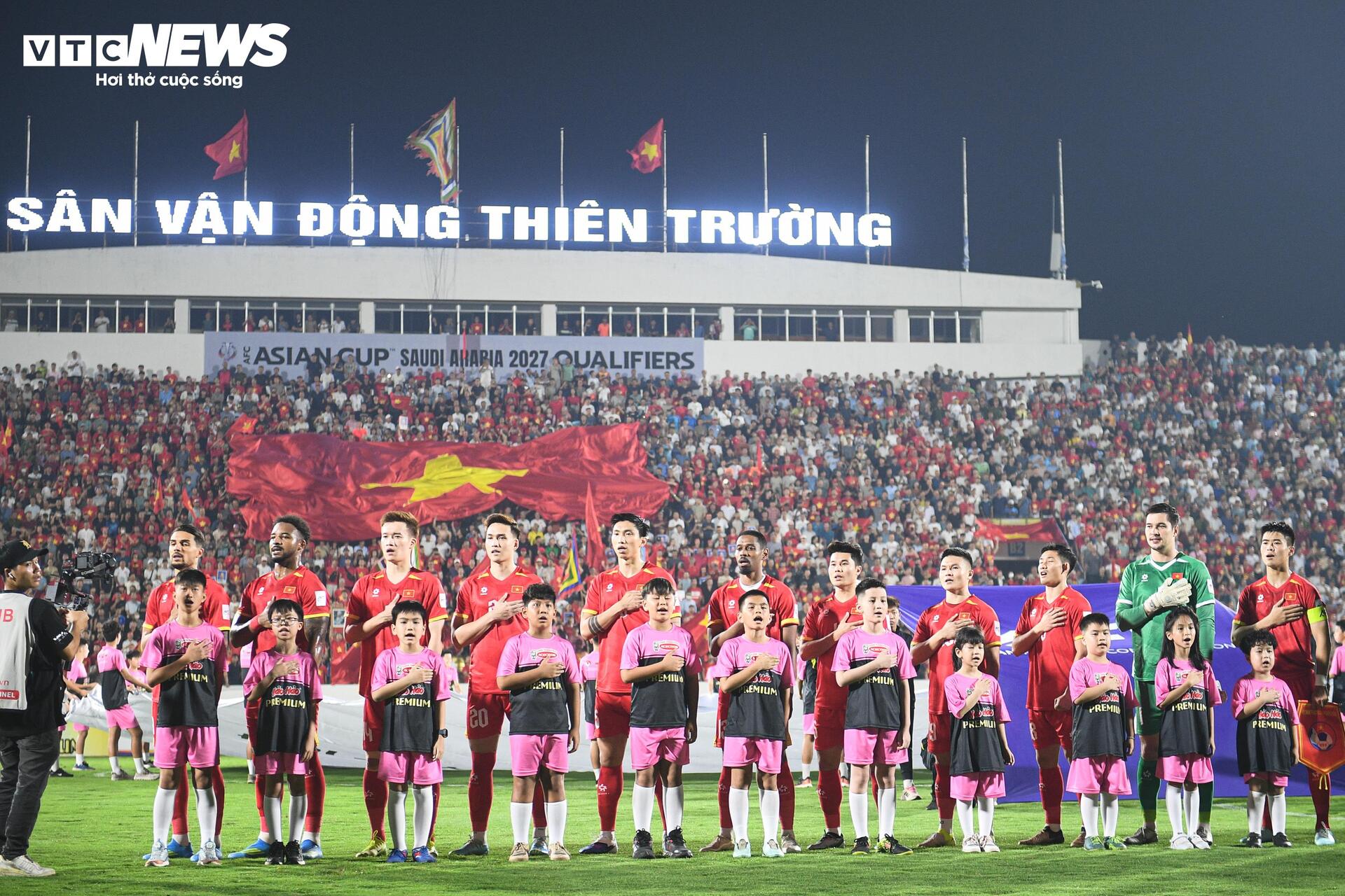 Xuân Son bùng nổ bên Hoàng Hên, HLV Malaysia cũng phải công nhận quá hay - 1