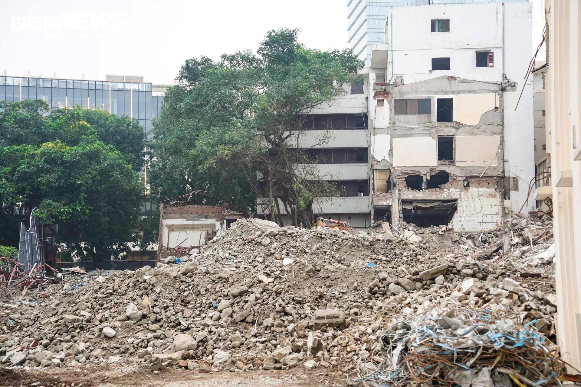 Tháo dỡ khách sạn 10 tầng ở 'đất vàng' ven hồ Gươm - 10