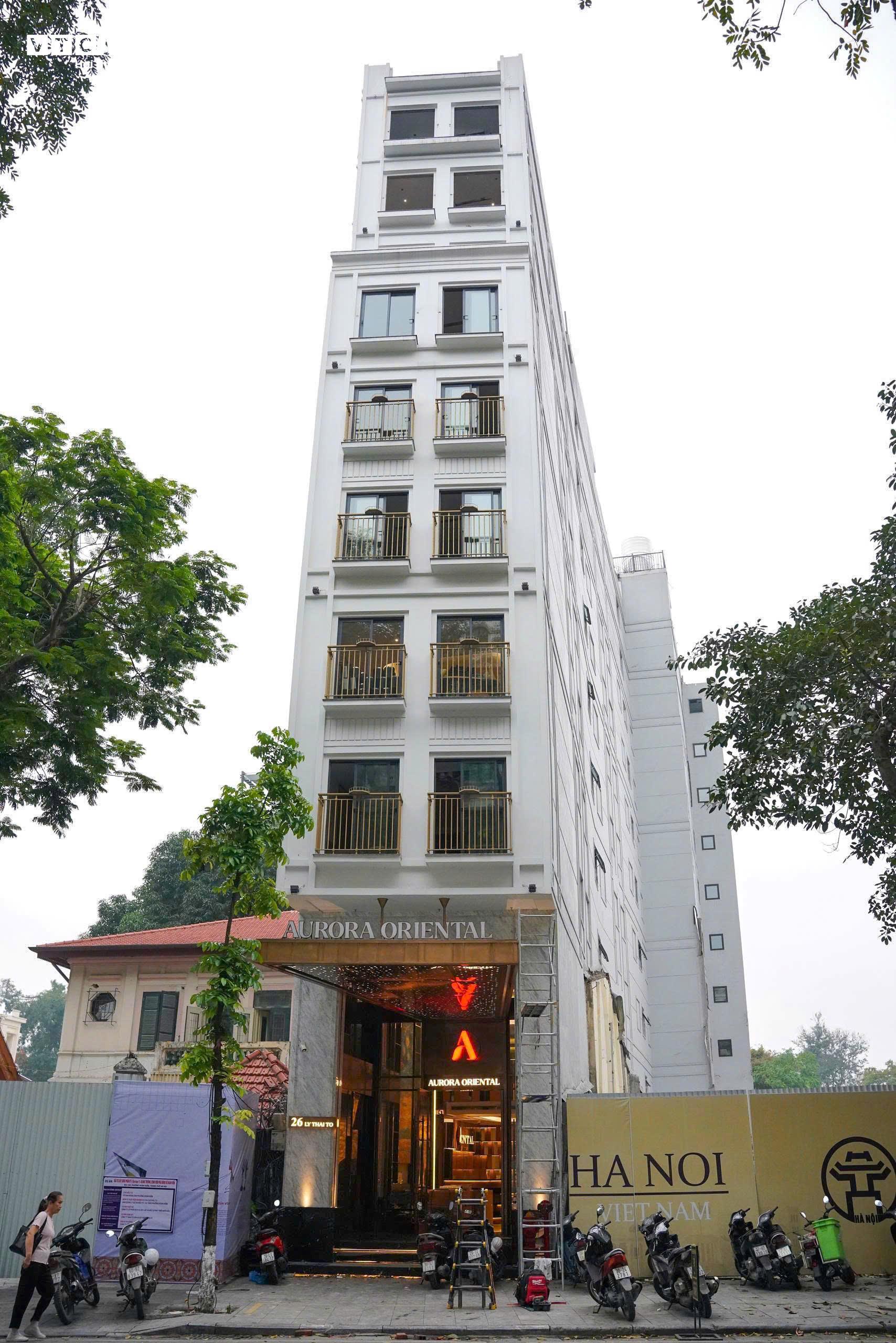 Tháo dỡ khách sạn 10 tầng ở 'đất vàng' ven hồ Gươm - 2