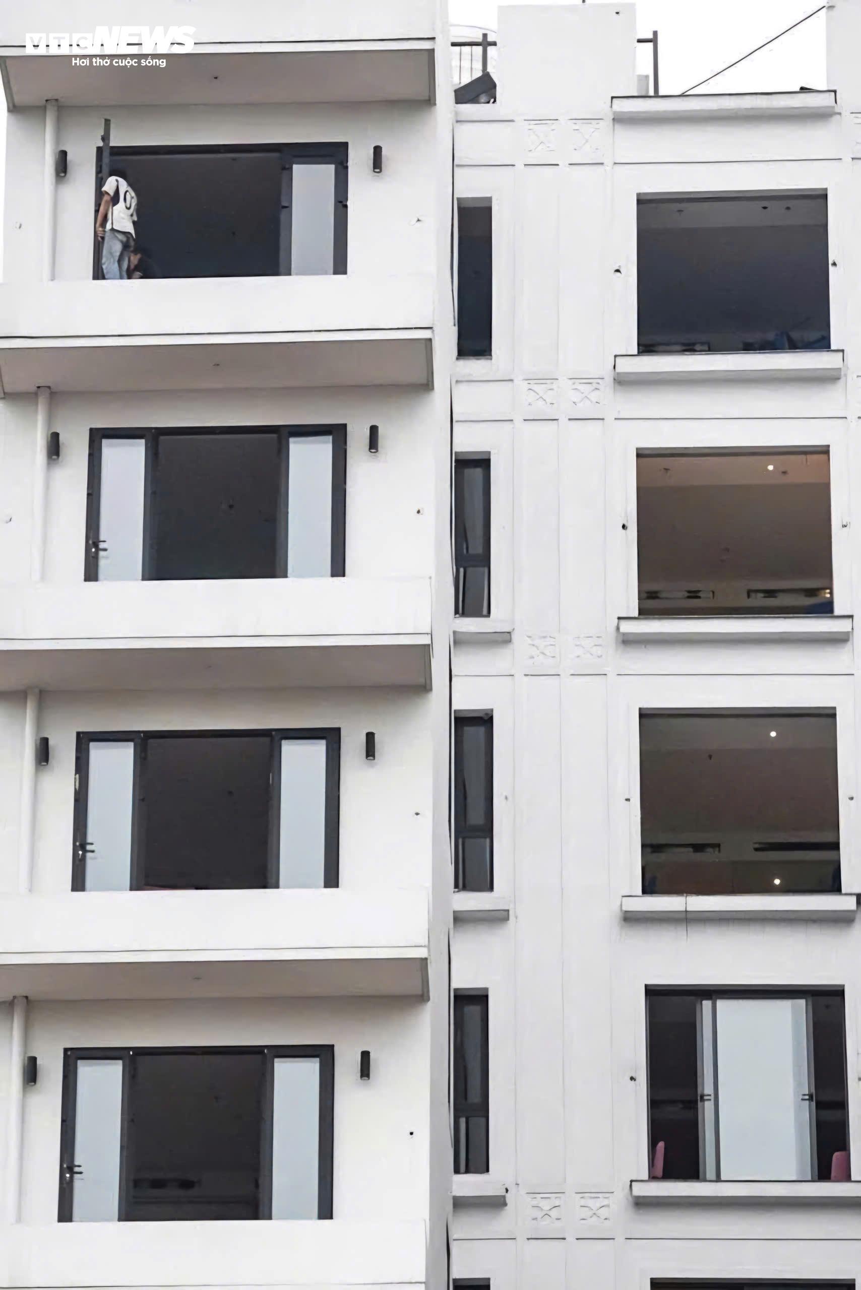 Tháo dỡ khách sạn 10 tầng ở 'đất vàng' ven hồ Gươm - 4