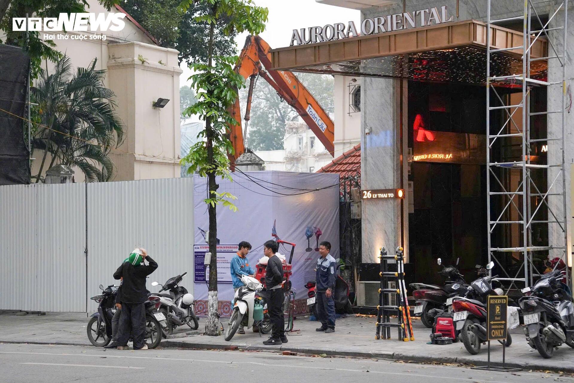 Tháo dỡ khách sạn 10 tầng ở 'đất vàng' ven hồ Gươm - 5