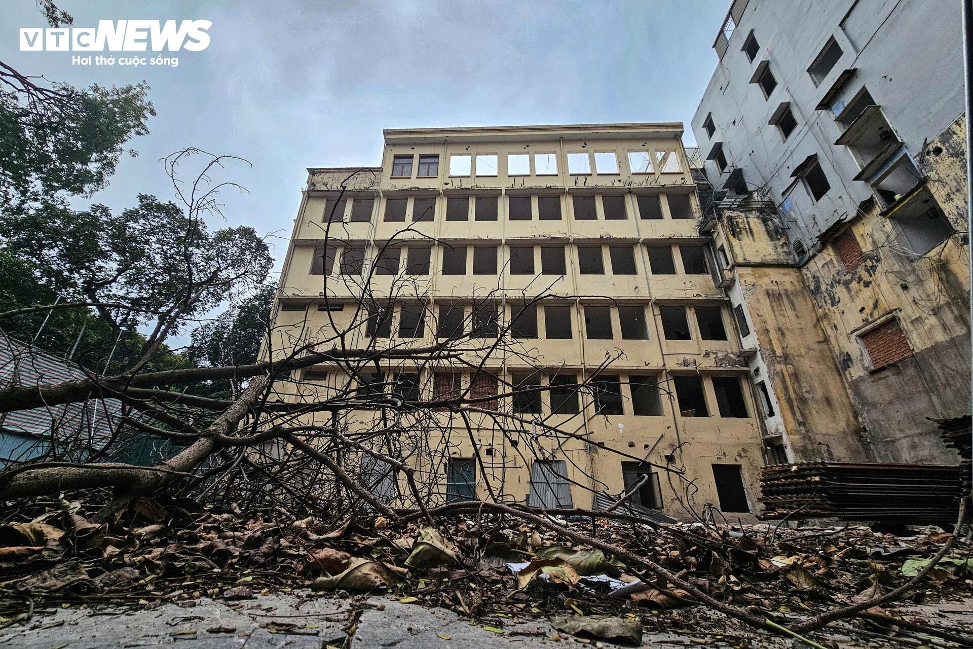 Tháo dỡ khách sạn 10 tầng ở 'đất vàng' ven hồ Gươm - 9