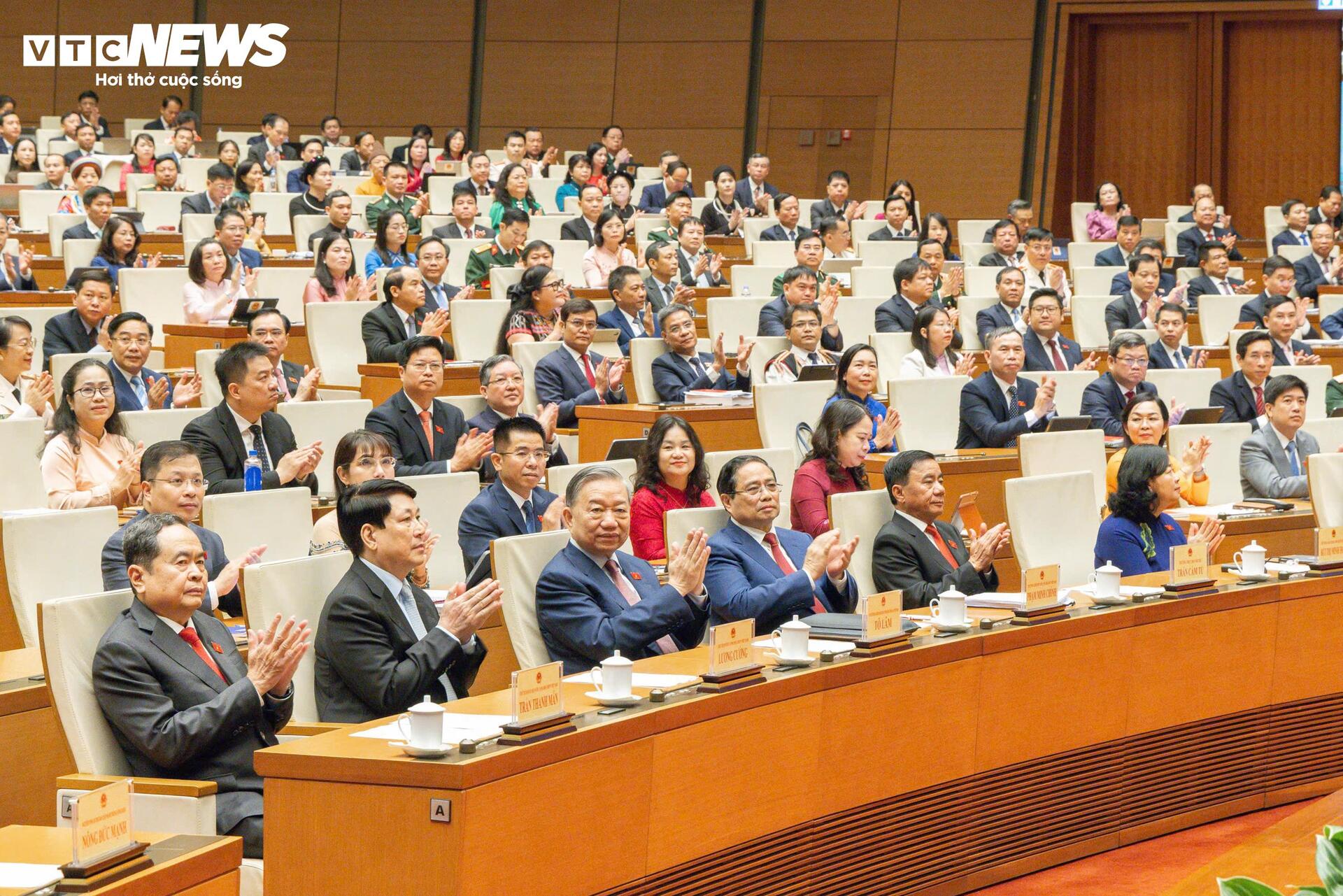 Toàn cảnh phiên khai mạc Kỳ họp thứ Nhất, Quốc hội khóa XVI - 2