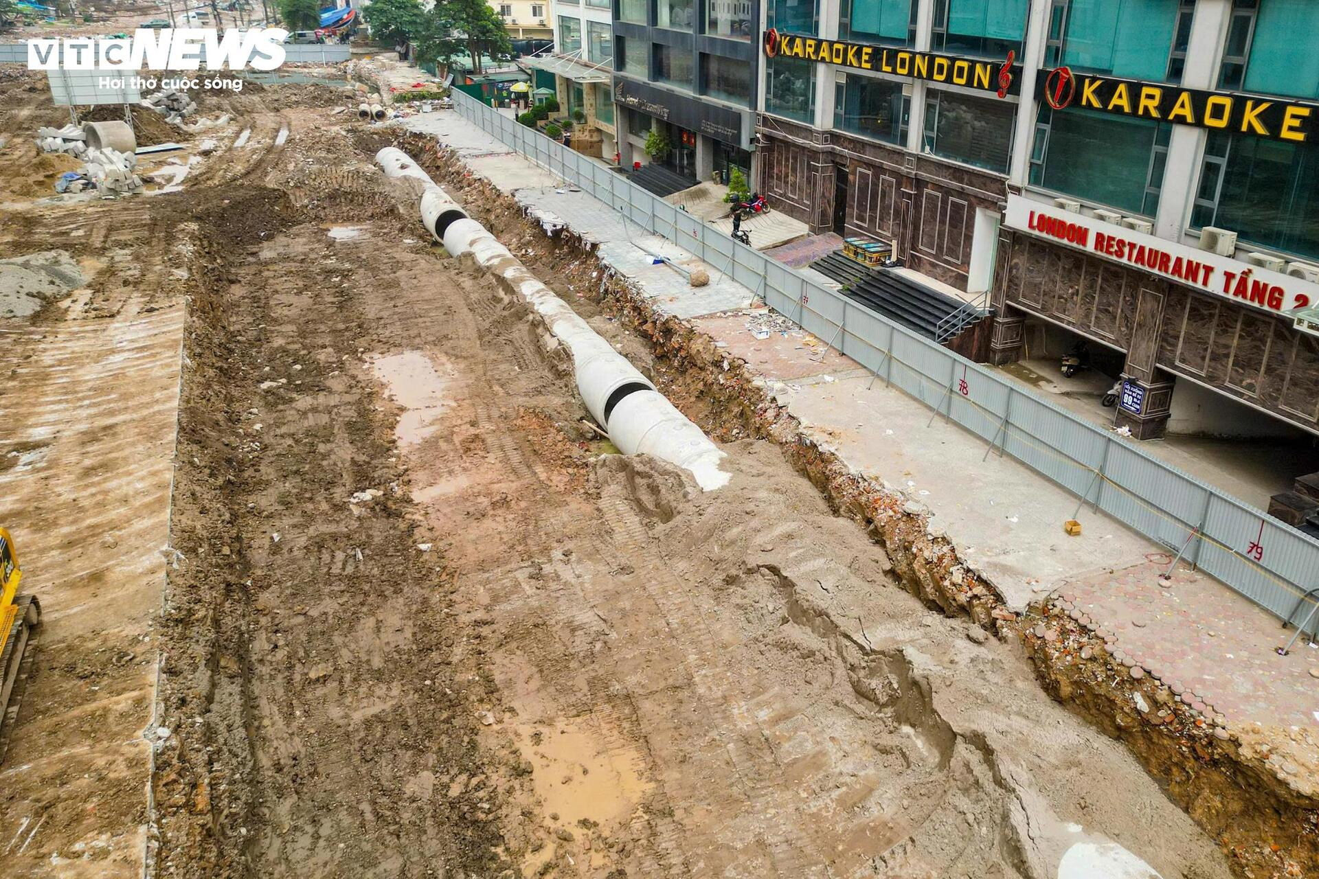 Công trường Vành đai 2,5 qua Cầu Giấy rầm rộ thi công sau khi gỡ vướng mặt bằng - 12