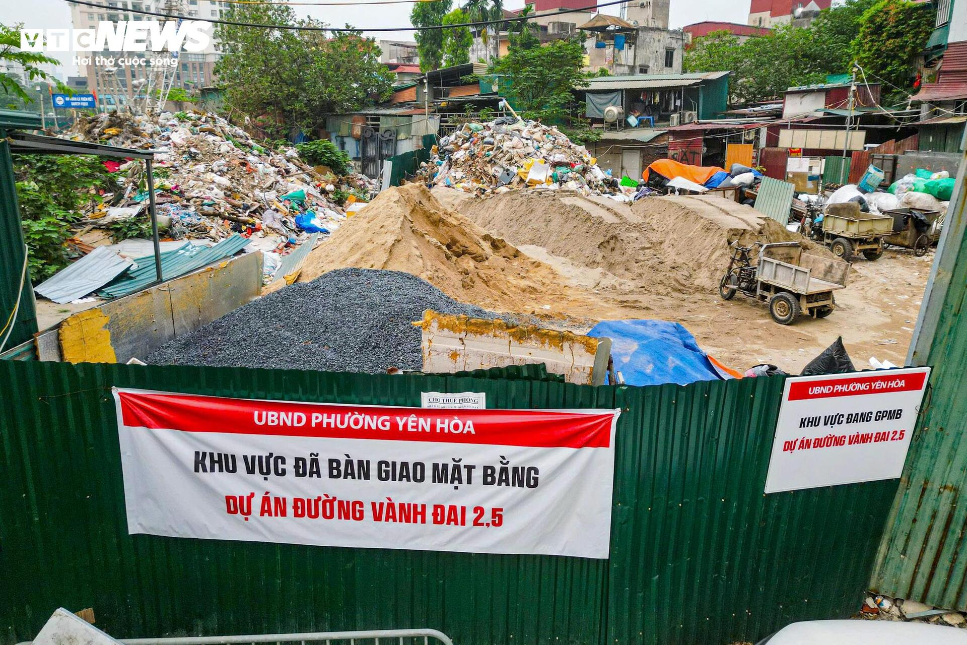 Công trường Vành đai 2,5 qua Cầu Giấy rầm rộ thi công sau khi gỡ vướng mặt bằng - 4