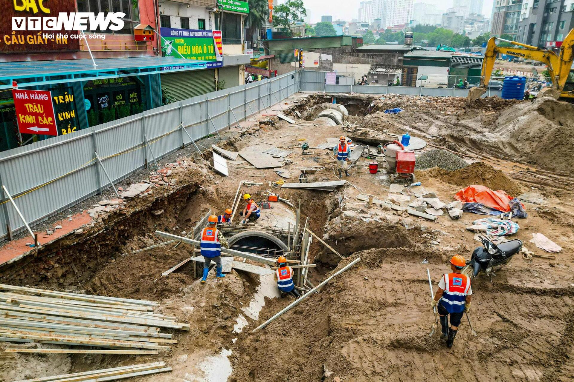 Công trường Vành đai 2,5 qua Cầu Giấy rầm rộ thi công sau khi gỡ vướng mặt bằng - 7