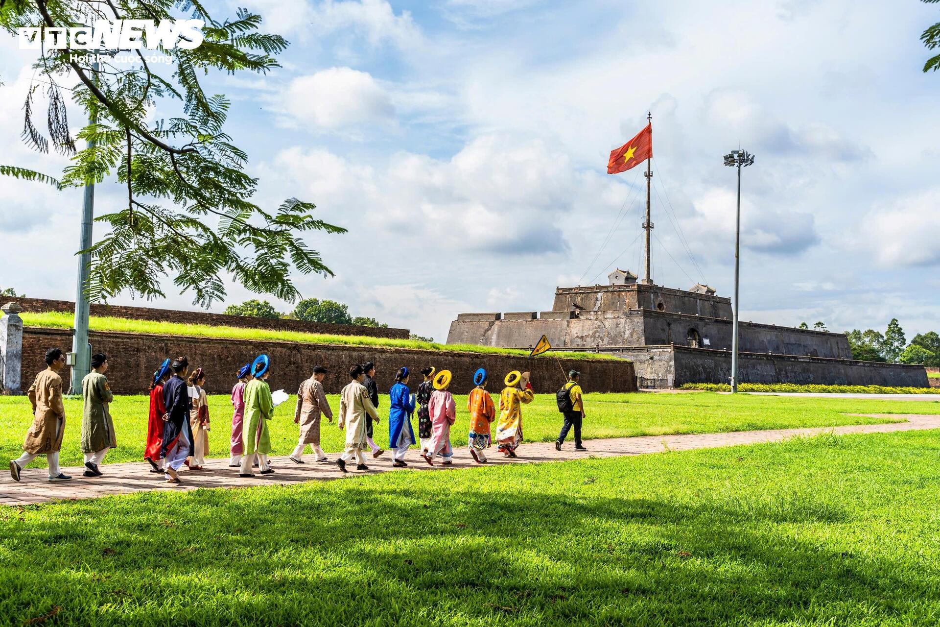 Doanh nghiệp lữ hành ‘đổi cách bán’ để giữ khách hè 2026 - 1