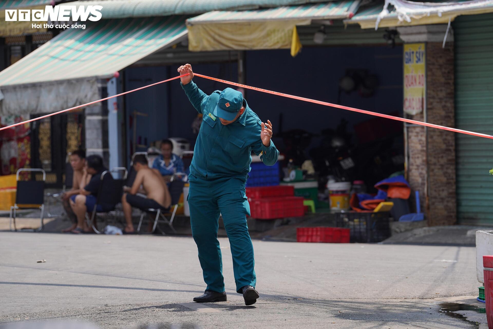 Nhân chứng kể phút bất lực nghe kêu cứu trong vụ cháy ở TP.HCM, 2 người tử vong - 6