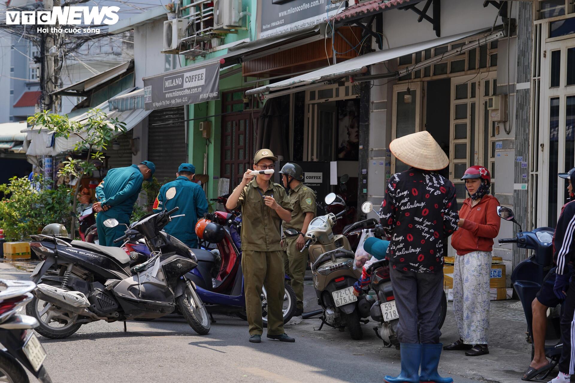 Nhân chứng kể phút bất lực nghe kêu cứu trong vụ cháy ở TP.HCM, 2 người tử vong - 3
