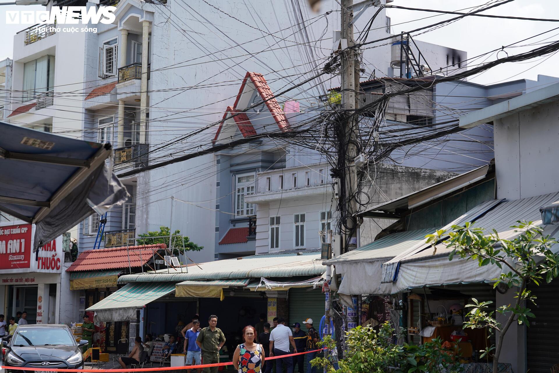 Nhân chứng kể phút bất lực nghe kêu cứu trong vụ cháy ở TP.HCM, 2 người tử vong - 2