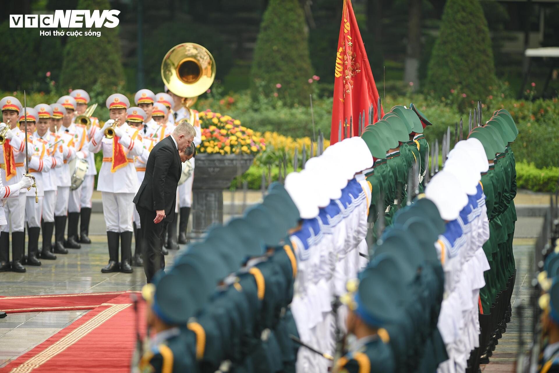 Thủ tướng Lê Minh Hưng chủ trì lễ đón Thủ tướng Slovakia - 3