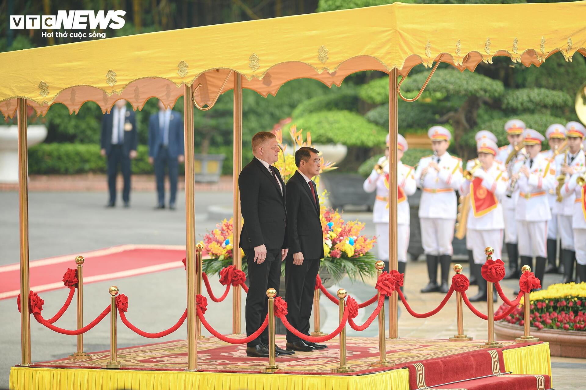 Thủ tướng Lê Minh Hưng chủ trì lễ đón Thủ tướng Slovakia - 2