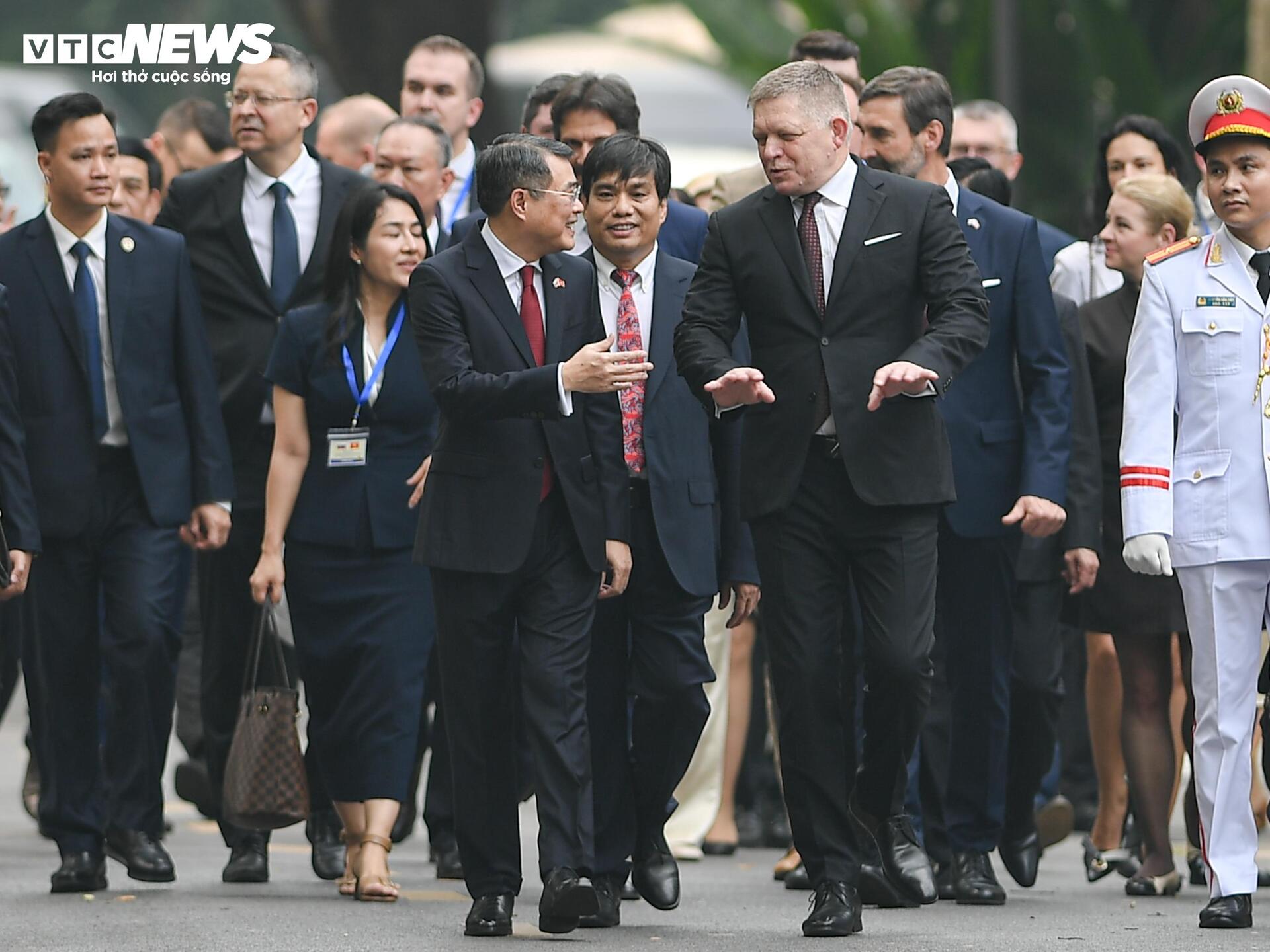 Thủ tướng Lê Minh Hưng chủ trì lễ đón Thủ tướng Slovakia - 8