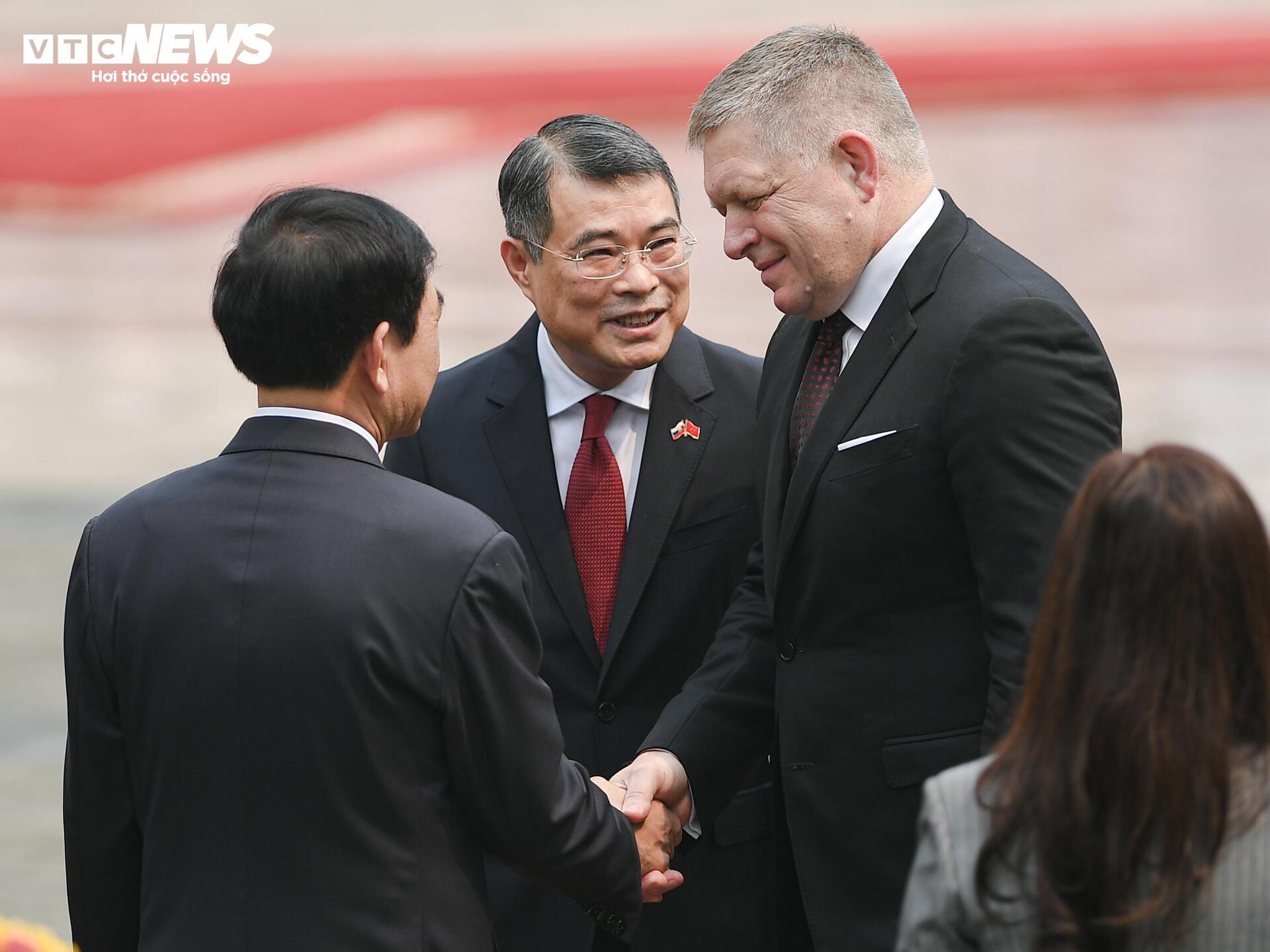 Thủ tướng Lê Minh Hưng chủ trì lễ đón Thủ tướng Slovakia - 6