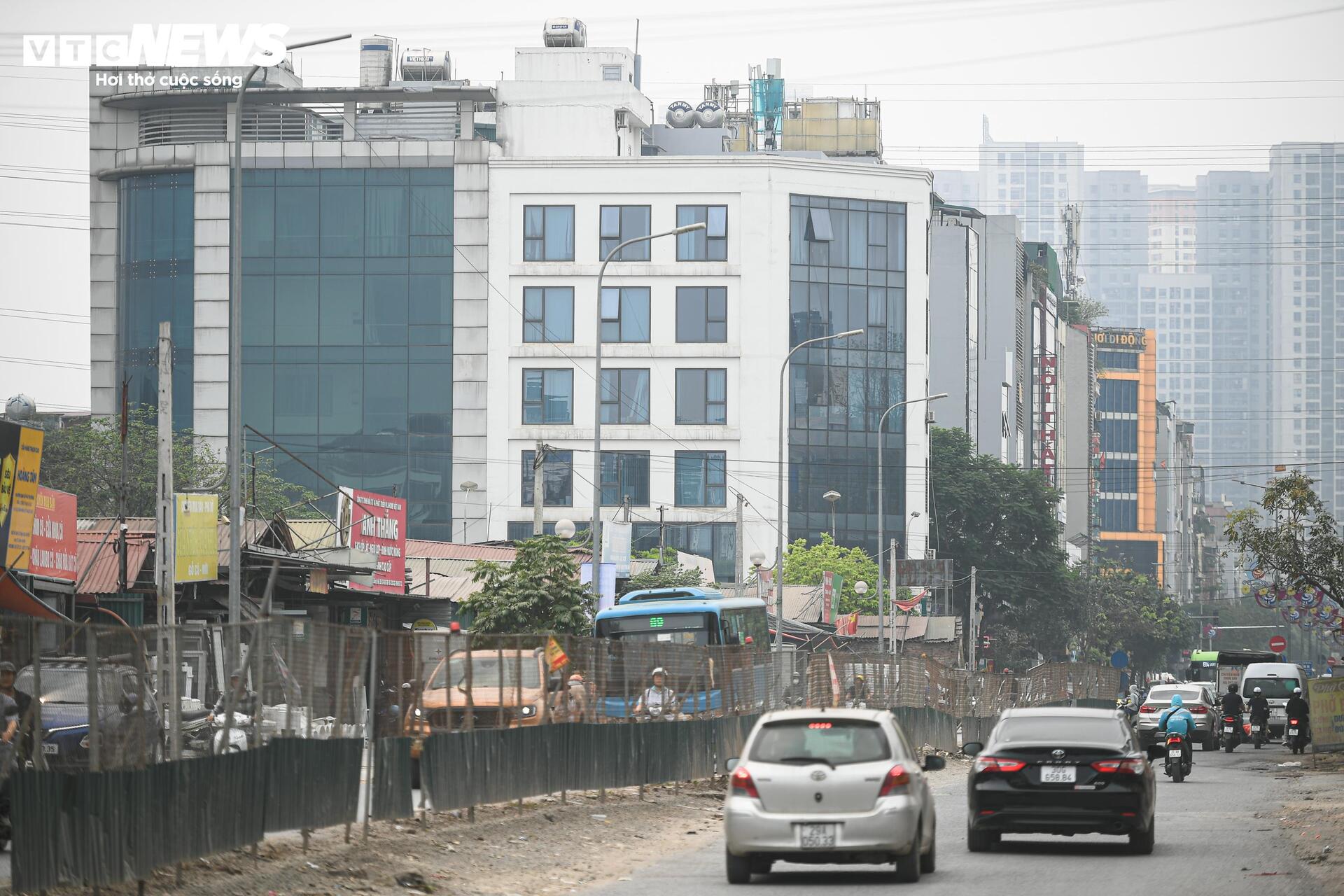 Đường 2km làm 10 năm chưa xong, dân mòn mỏi sống trong bụi bẩn, ô nhiễm - 11