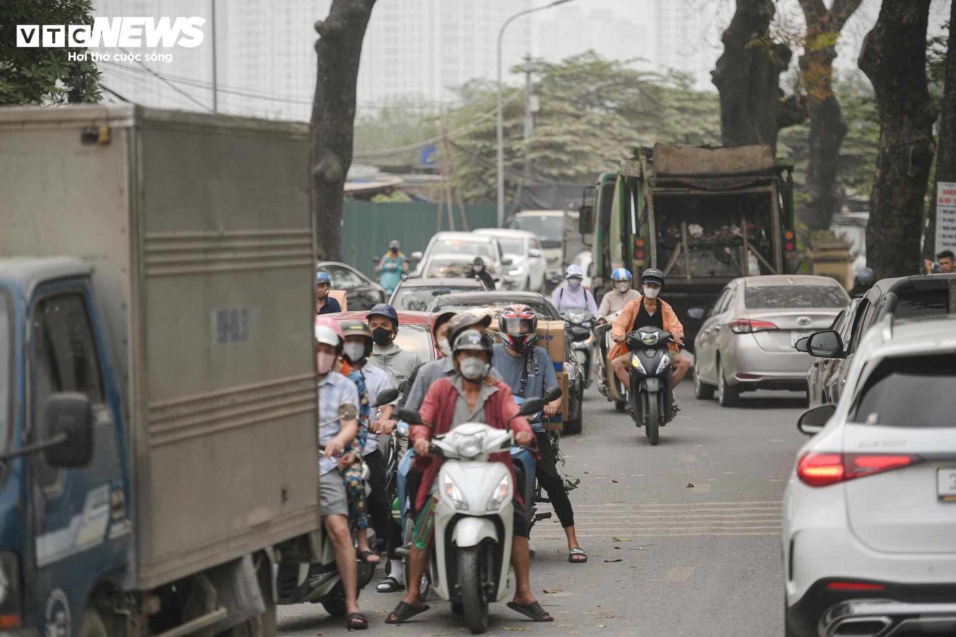 Đường 2km làm 10 năm chưa xong, dân mòn mỏi sống trong bụi bẩn, ô nhiễm - 2