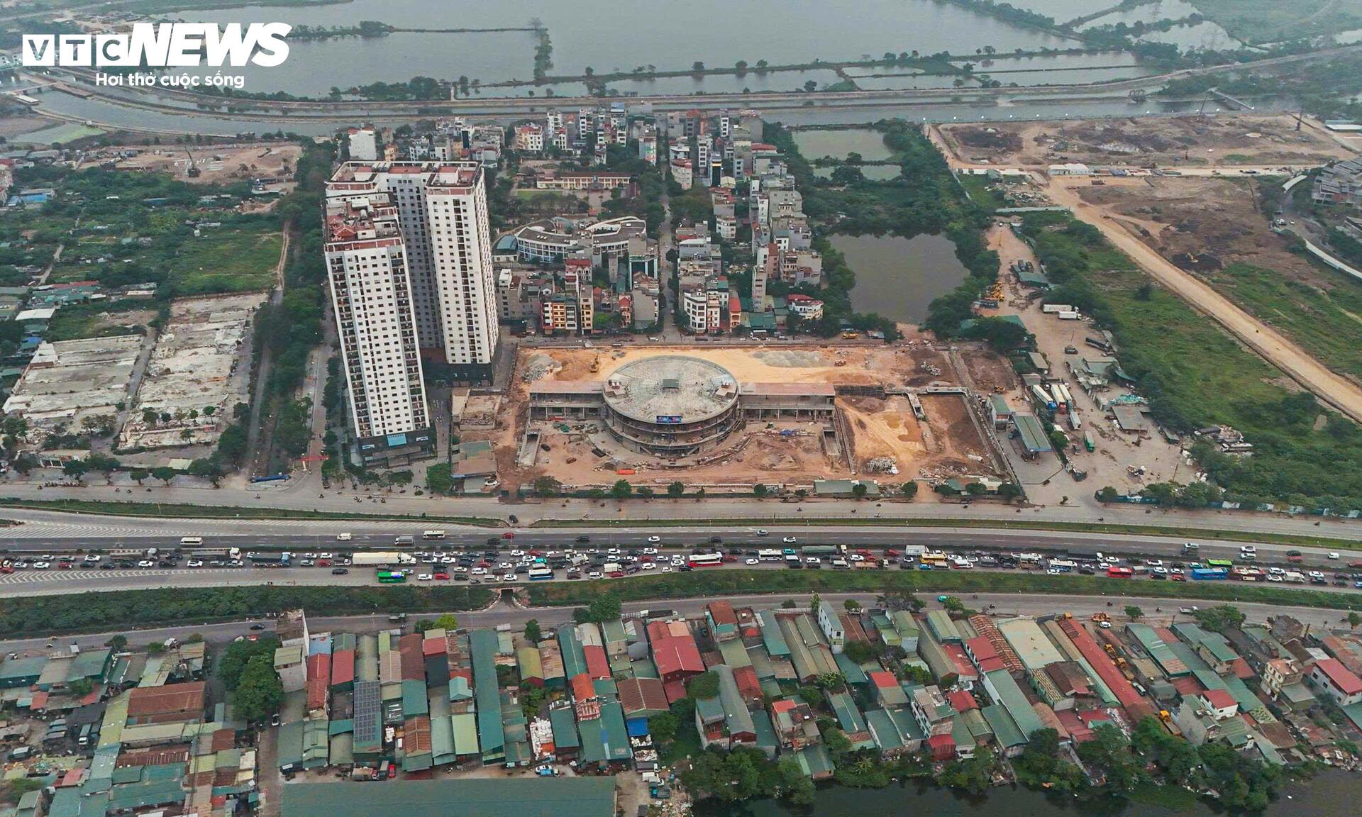 Mục sở thị bến xe có thiết kế độc đáo ở cửa ngõ Hà Nội - 12