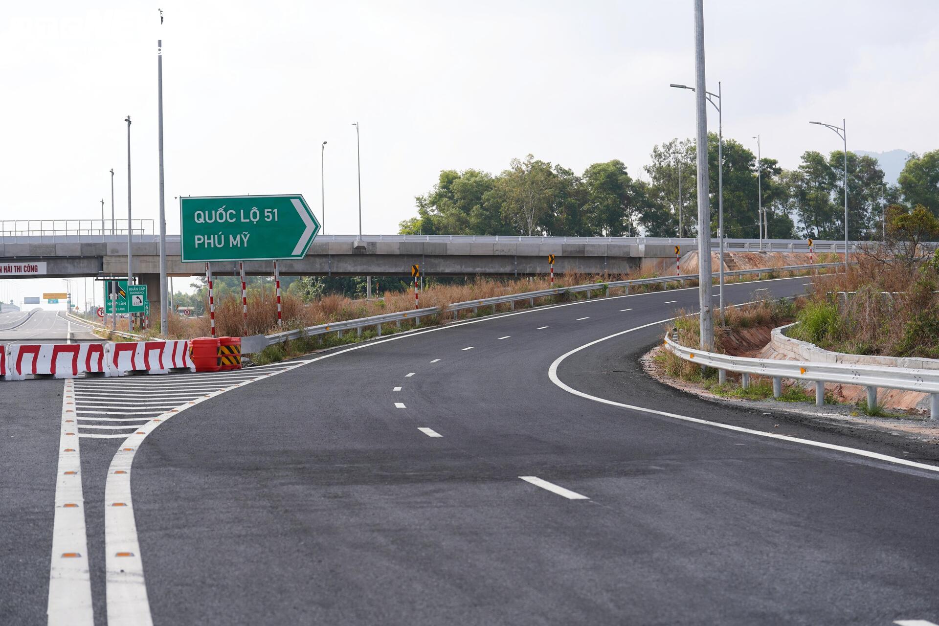 Cận cảnh gần 40km cao tốc Biên Hòa - Vũng Tàu sẵn sàng thông xe - 10