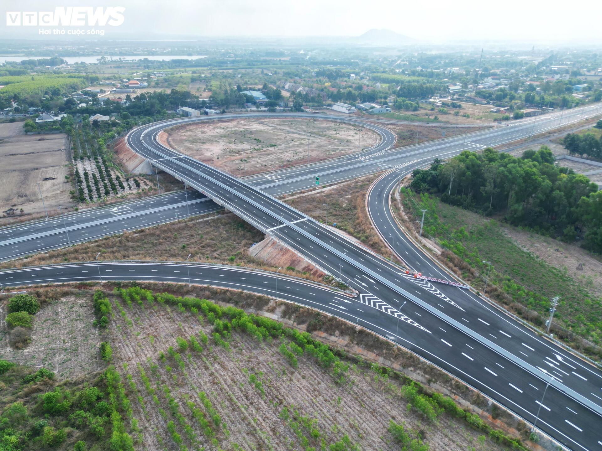 Cận cảnh gần 40km cao tốc Biên Hòa - Vũng Tàu sẵn sàng thông xe - 6