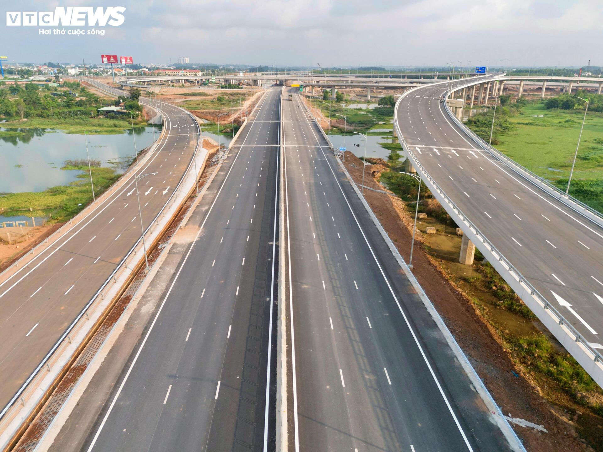 Cận cảnh gần 40km cao tốc Biên Hòa - Vũng Tàu sẵn sàng thông xe - 2