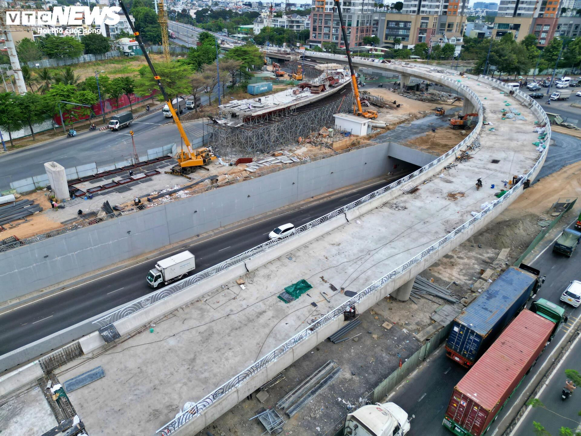 Cầu vượt nút giao 3.400 tỷ đồng ở TP.HCM tăng tốc về đích - 3