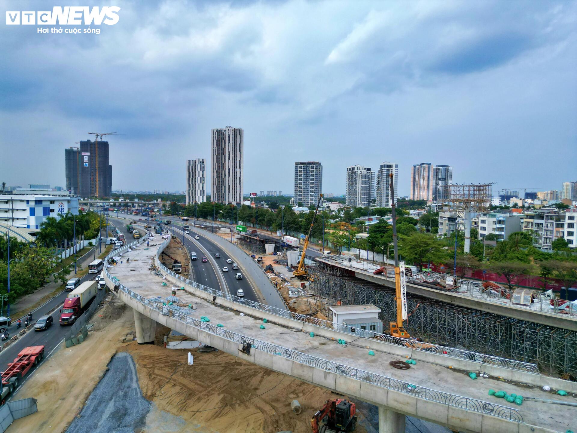 Cầu vượt nút giao 3.400 tỷ đồng ở TP.HCM tăng tốc về đích - 5
