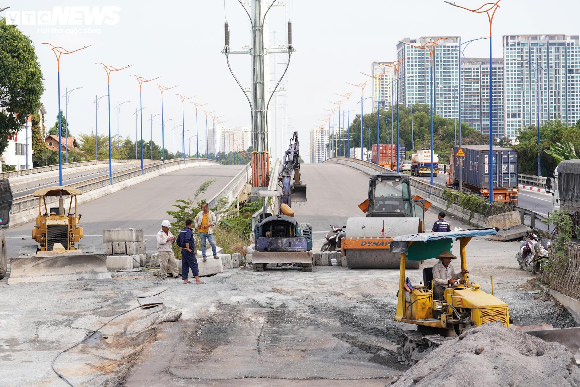 Cầu vượt nút giao 3.400 tỷ đồng ở TP.HCM tăng tốc về đích - 6