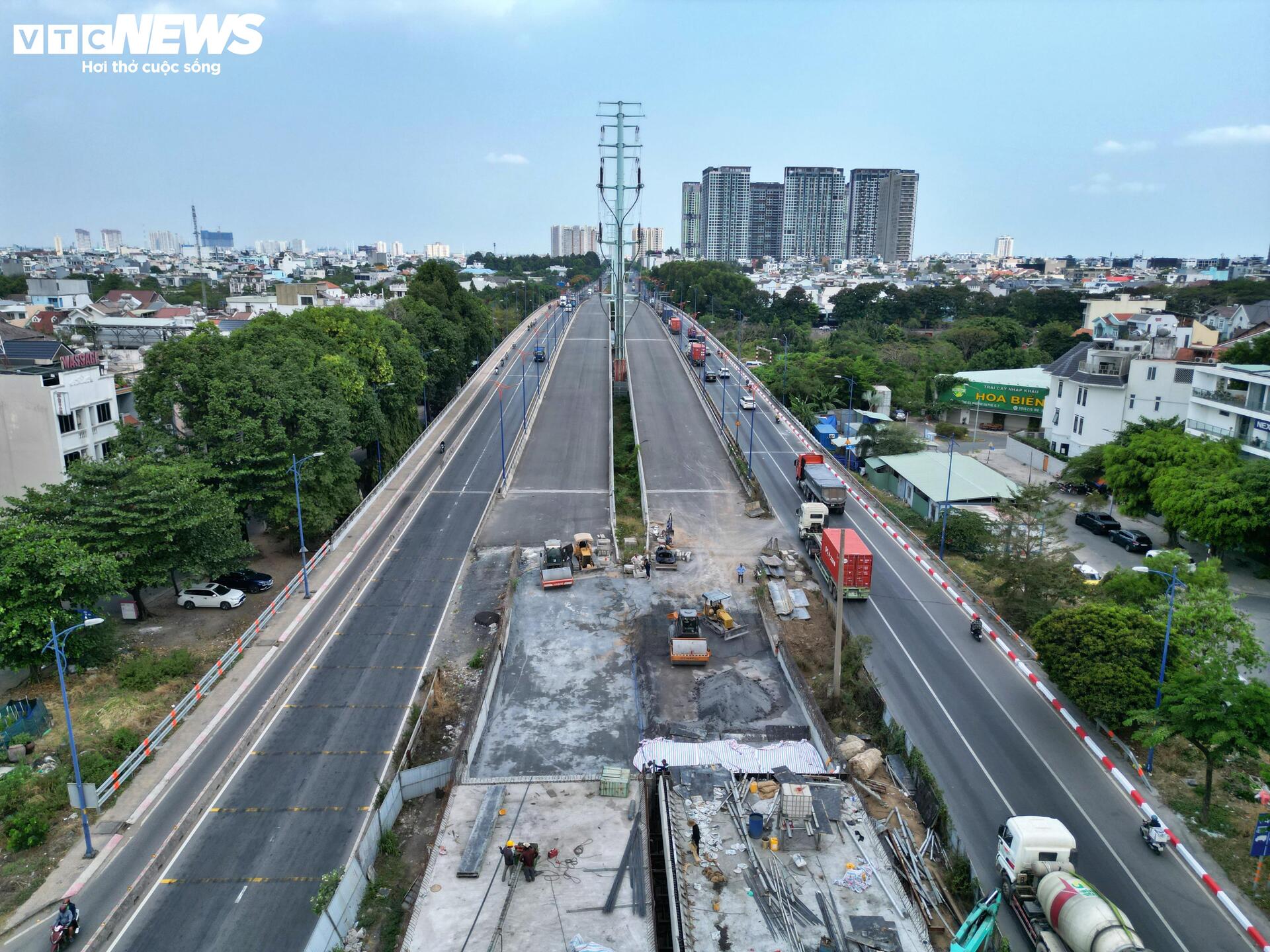 Cầu vượt nút giao 3.400 tỷ đồng ở TP.HCM tăng tốc về đích - 8