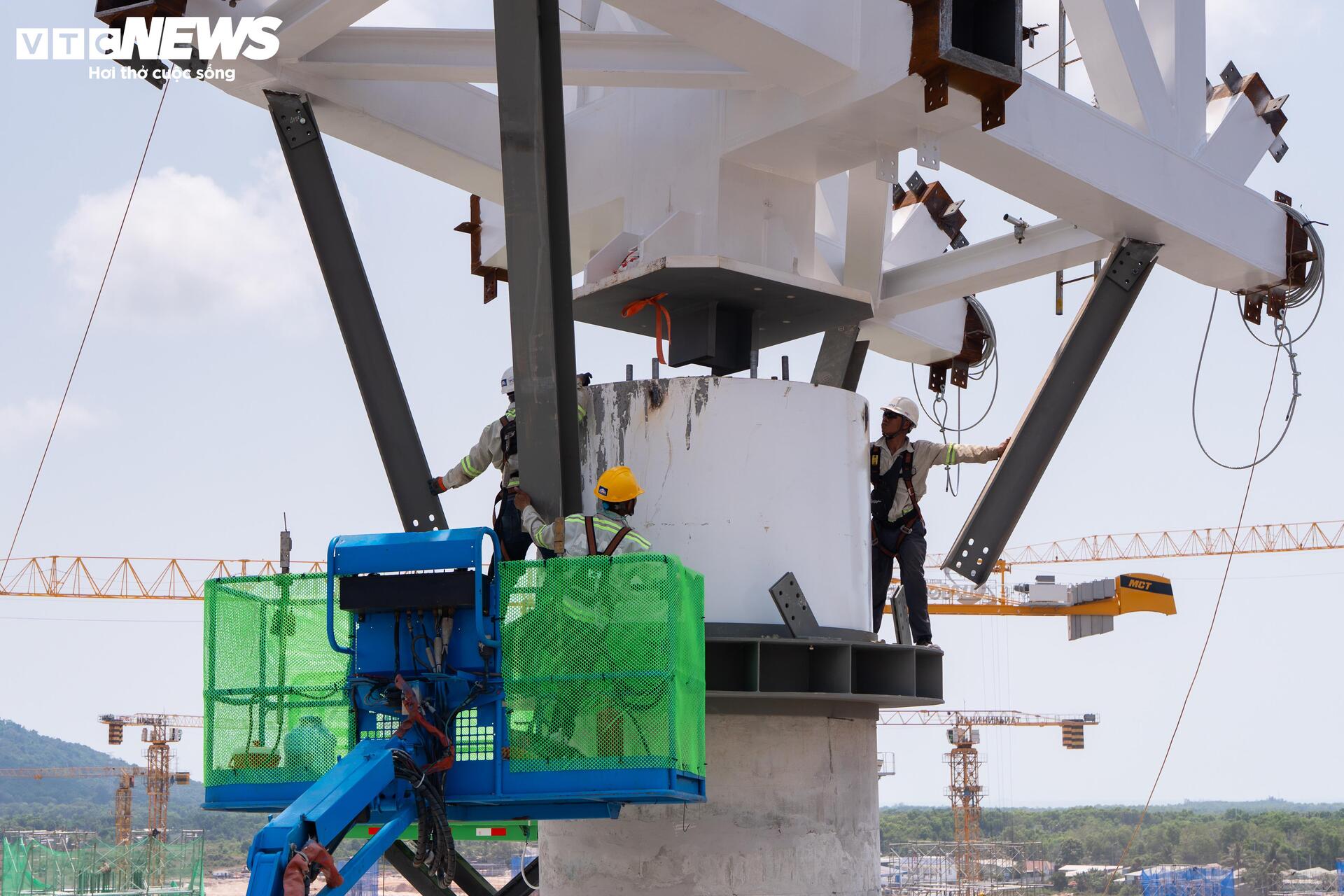 Cận cảnh công trường dự án mở rộng sân bay Phú Quốc phục vụ APEC 2027 - 9