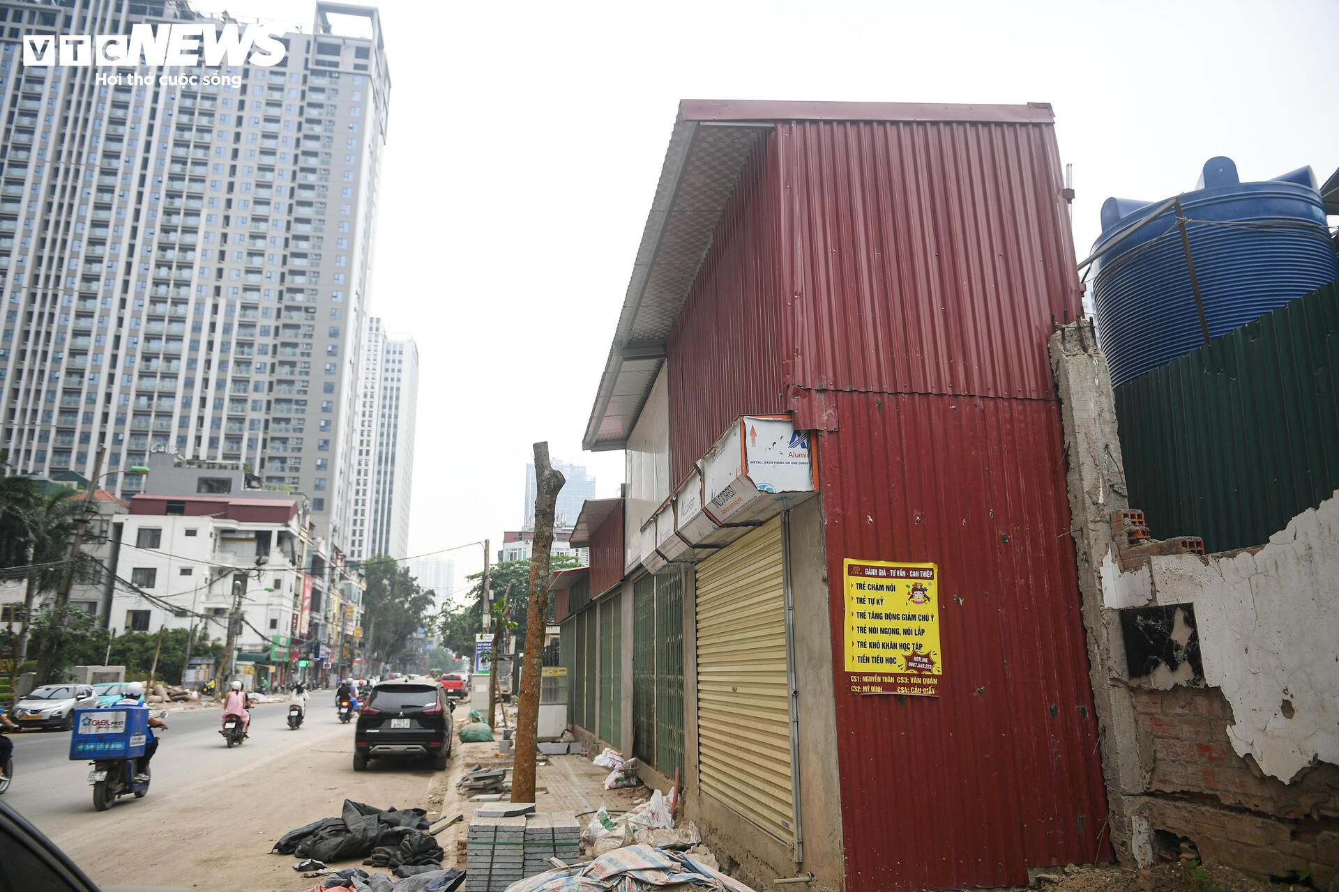 Người Hà Nội dò dẫm tìm lối đi qua công trường mở rộng đường gần 400 tỷ - 22