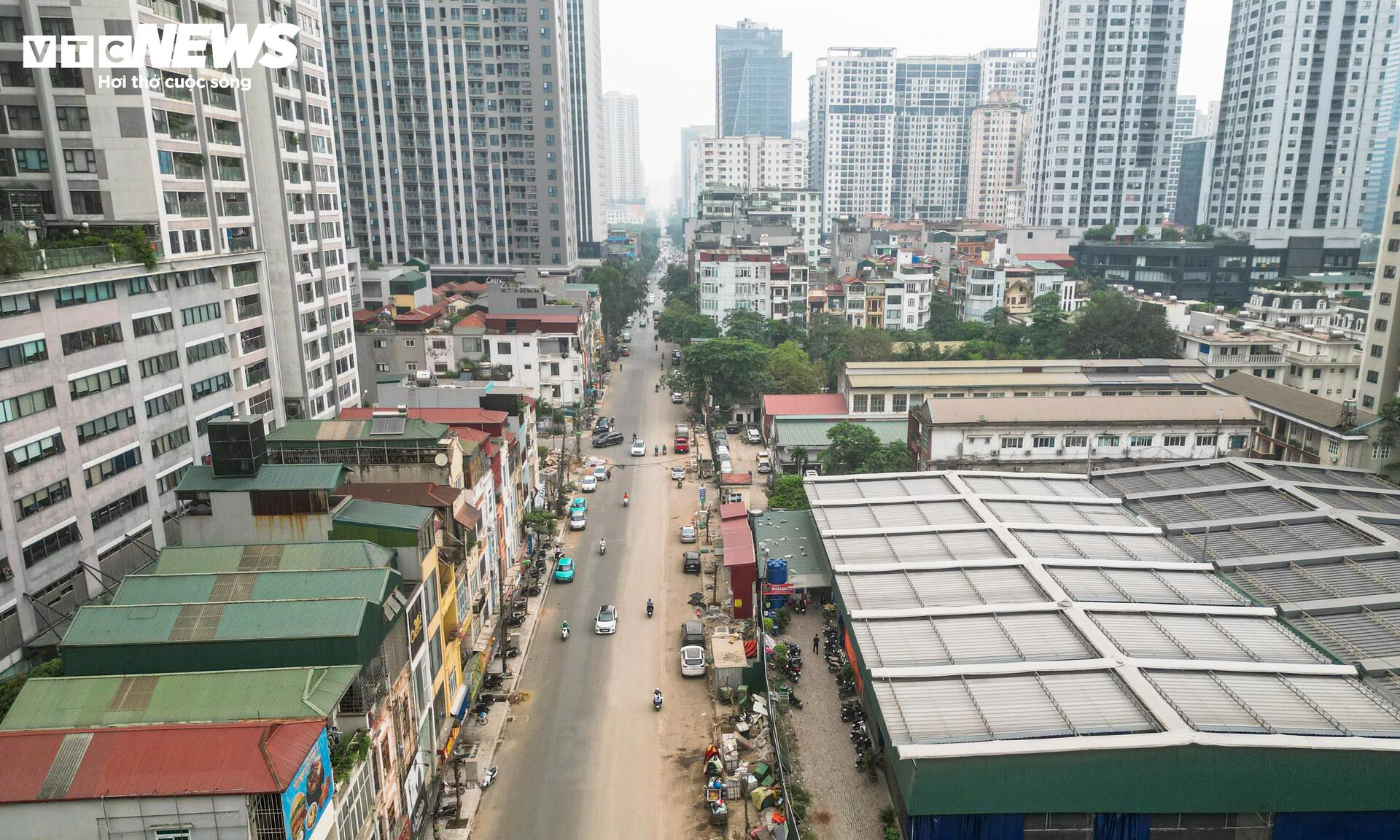 Người Hà Nội dò dẫm tìm lối đi qua công trường mở rộng đường gần 400 tỷ - 1