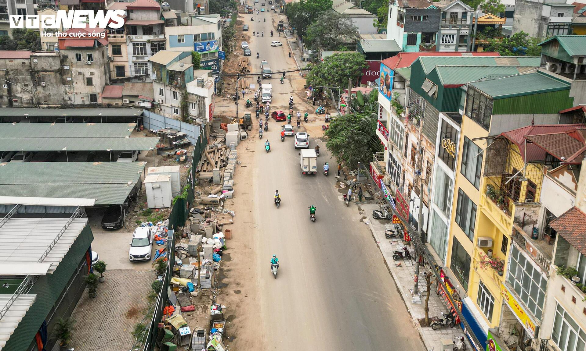 Người Hà Nội dò dẫm tìm lối đi qua công trường mở rộng đường gần 400 tỷ - 21