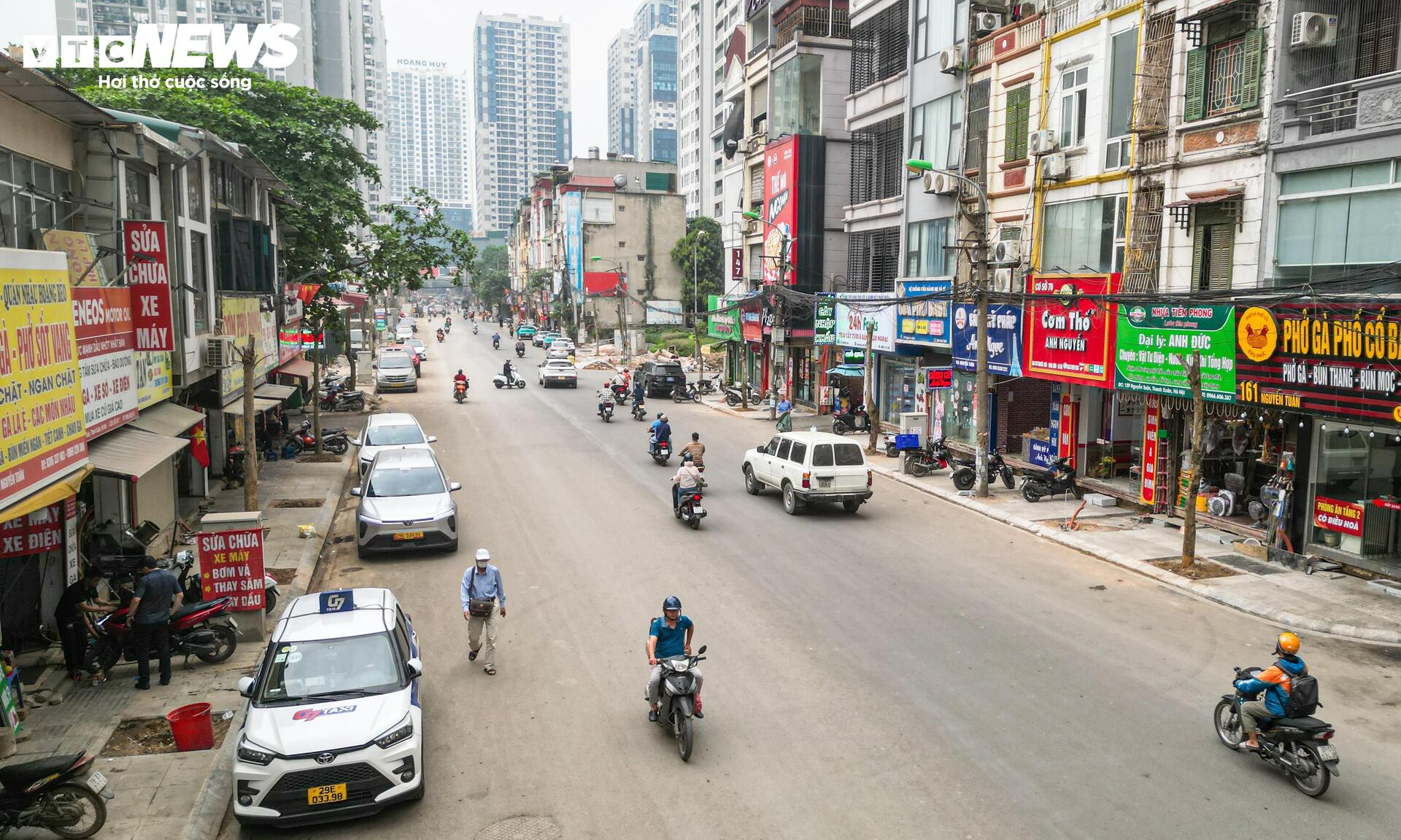 Người Hà Nội dò dẫm tìm lối đi qua công trường mở rộng đường gần 400 tỷ - 2