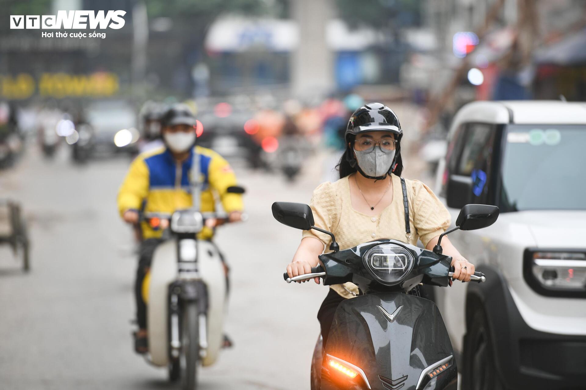 Người Hà Nội dò dẫm tìm lối đi qua công trường mở rộng đường gần 400 tỷ - 17