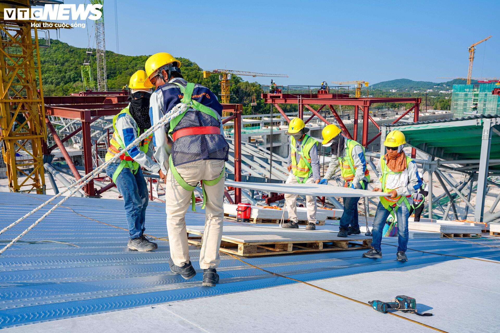 Diện mạo Trung tâm Hội nghị APEC ở Phú Quốc dần lộ diện sau 10 tháng thi công - 7