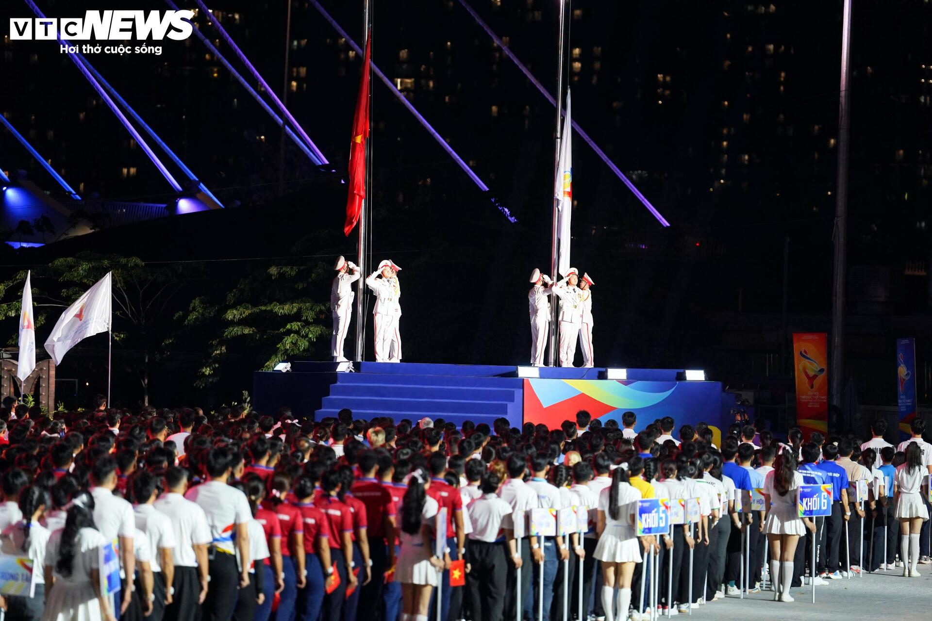 Mãn nhãn xem hàng nghìn người diễu hành, rước cờ ở TP.HCM - 10